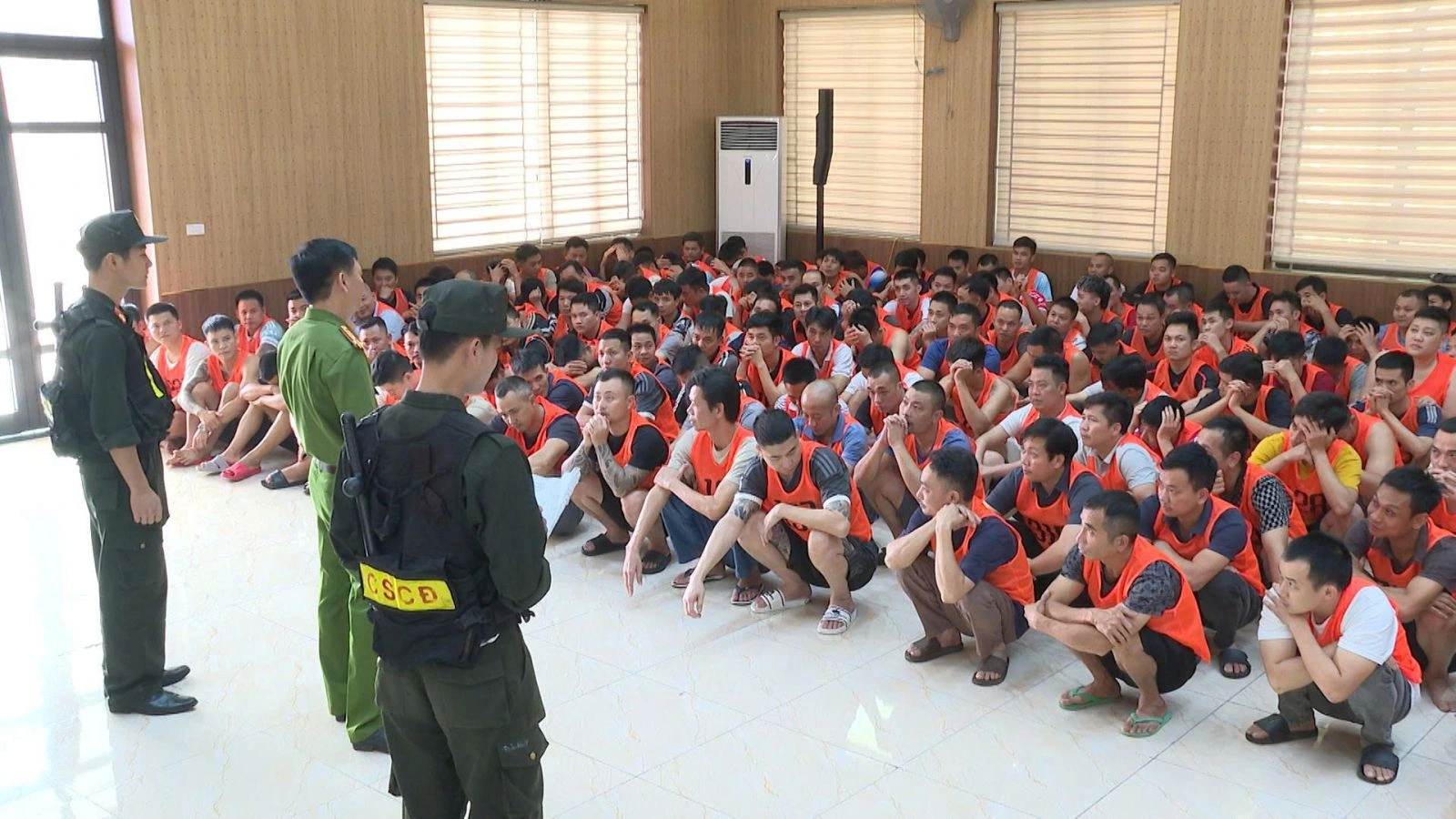 Khởi tố 196 bị can chọi gà tại Trường gà quốc tế Viêng Xay- Ảnh 1.