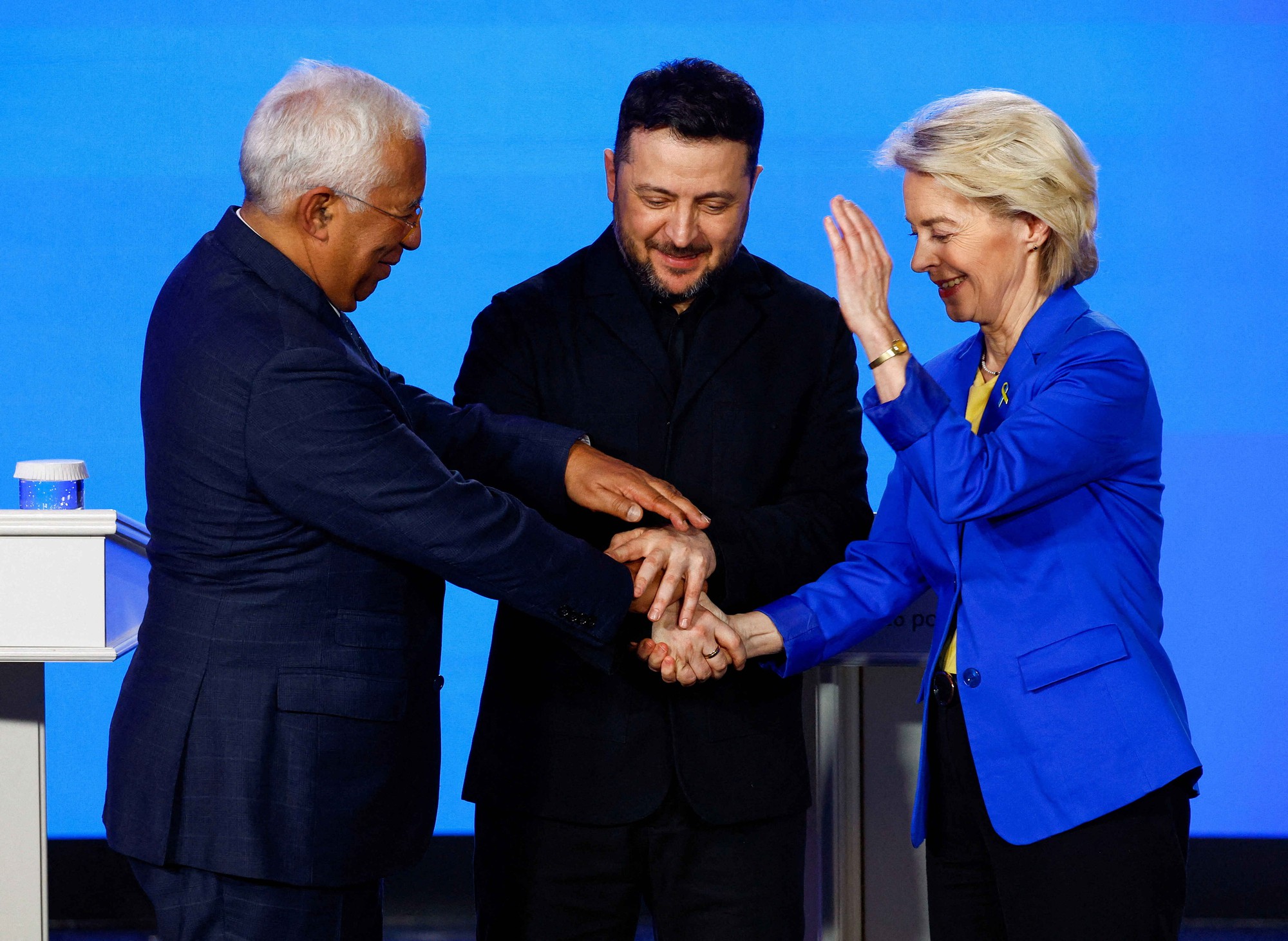 Ukraine nhận được 'hỗ trợ k&eacute;p' từ EU  - Ảnh 1.