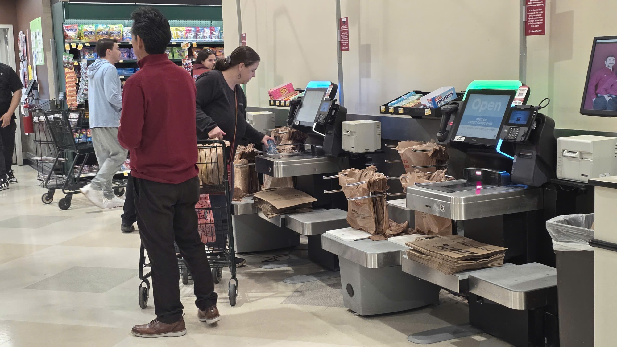 Nước Mỹ giữa chia rẽ: Tổng thống Trump trước sức &eacute;p bị &ldquo;quay xe&rdquo; - Ảnh 2.