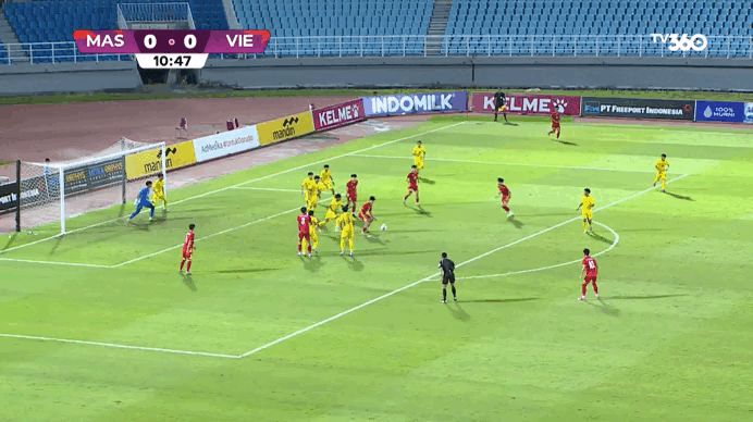 Qu&yacute; Vương mở tỷ số trận chung kết ở ph&uacute;t 11 cho U.17 Việt Nam