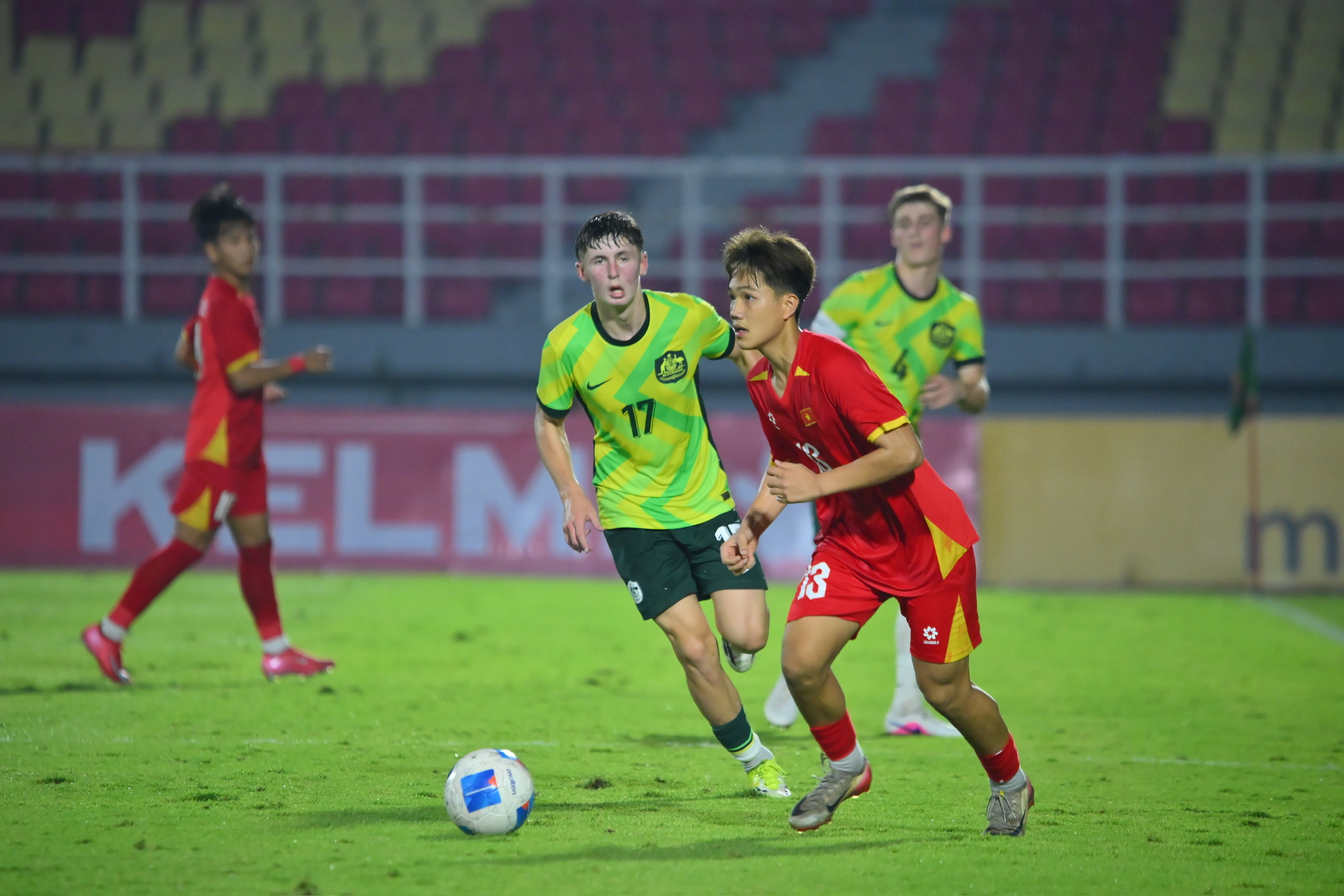 Báo Indonesia ngả mũ thán phục U.17 Việt Nam, đội Đông Nam Á duy nhất giành vé World Cup- Ảnh 3. Báo Indonesia ngả mũ thán phục U.17 Việt Nam, đội Đông Nam Á duy nhất giành vé World Cup- Ảnh 3.