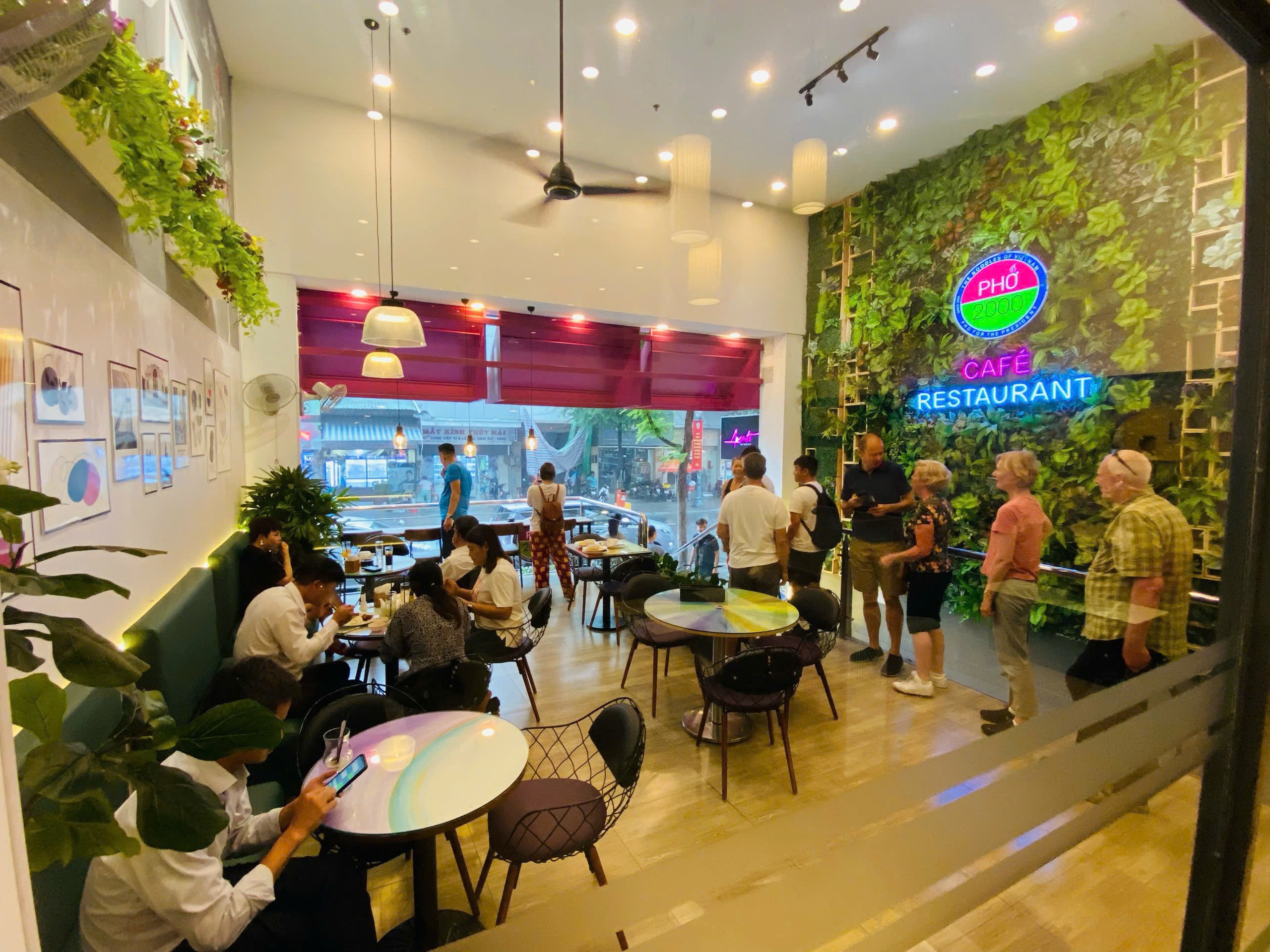 Qu&aacute;n phở ngay trung t&acirc;m TP.HCM được Tổng thống Mỹ Bill Clinton gh&eacute; ăn, giờ ra sao? - Ảnh 10.