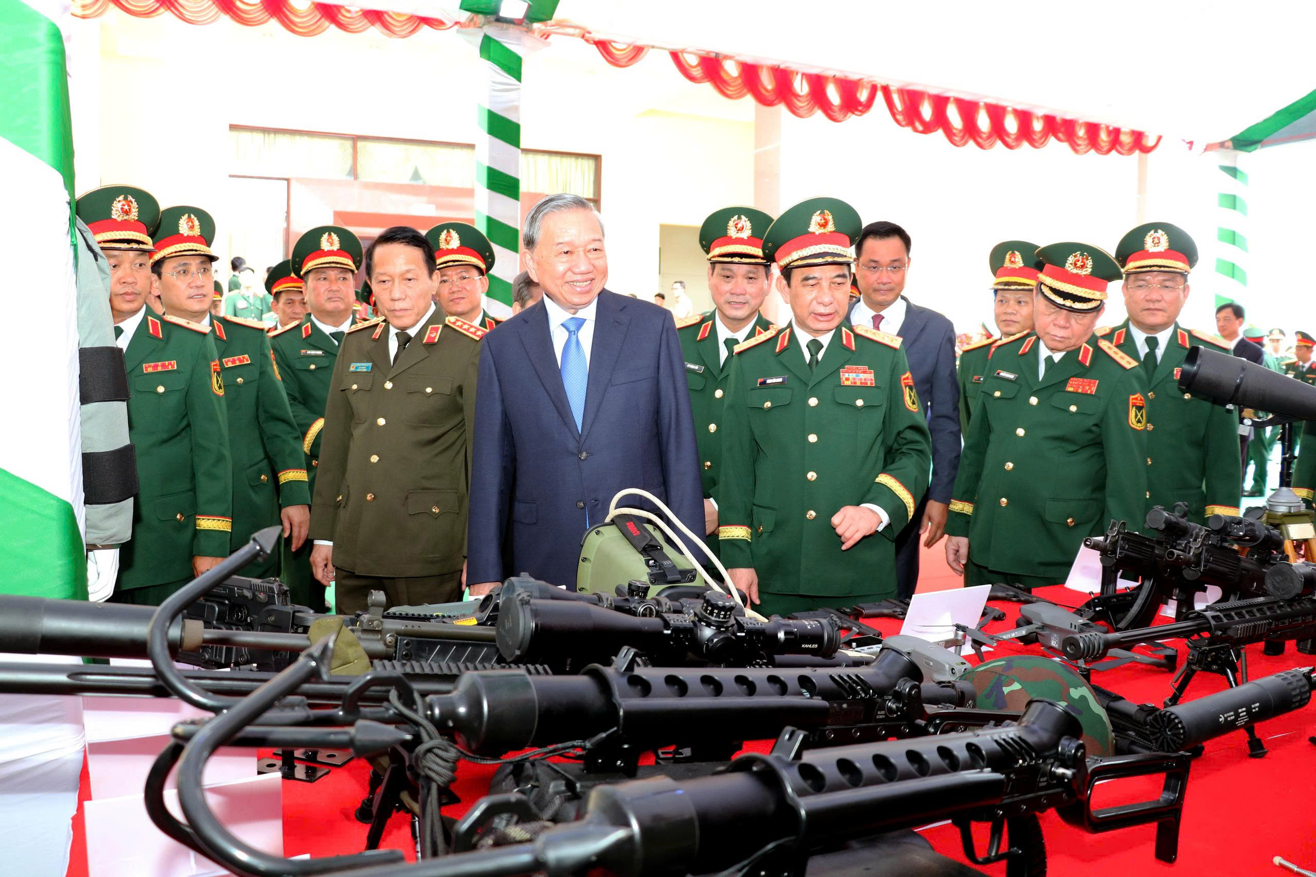 Tổng B&iacute; thư, Chủ tịch nước T&ocirc; L&acirc;m thăm, l&agrave;m việc tại Qu&acirc;n khu 5- Ảnh 6.