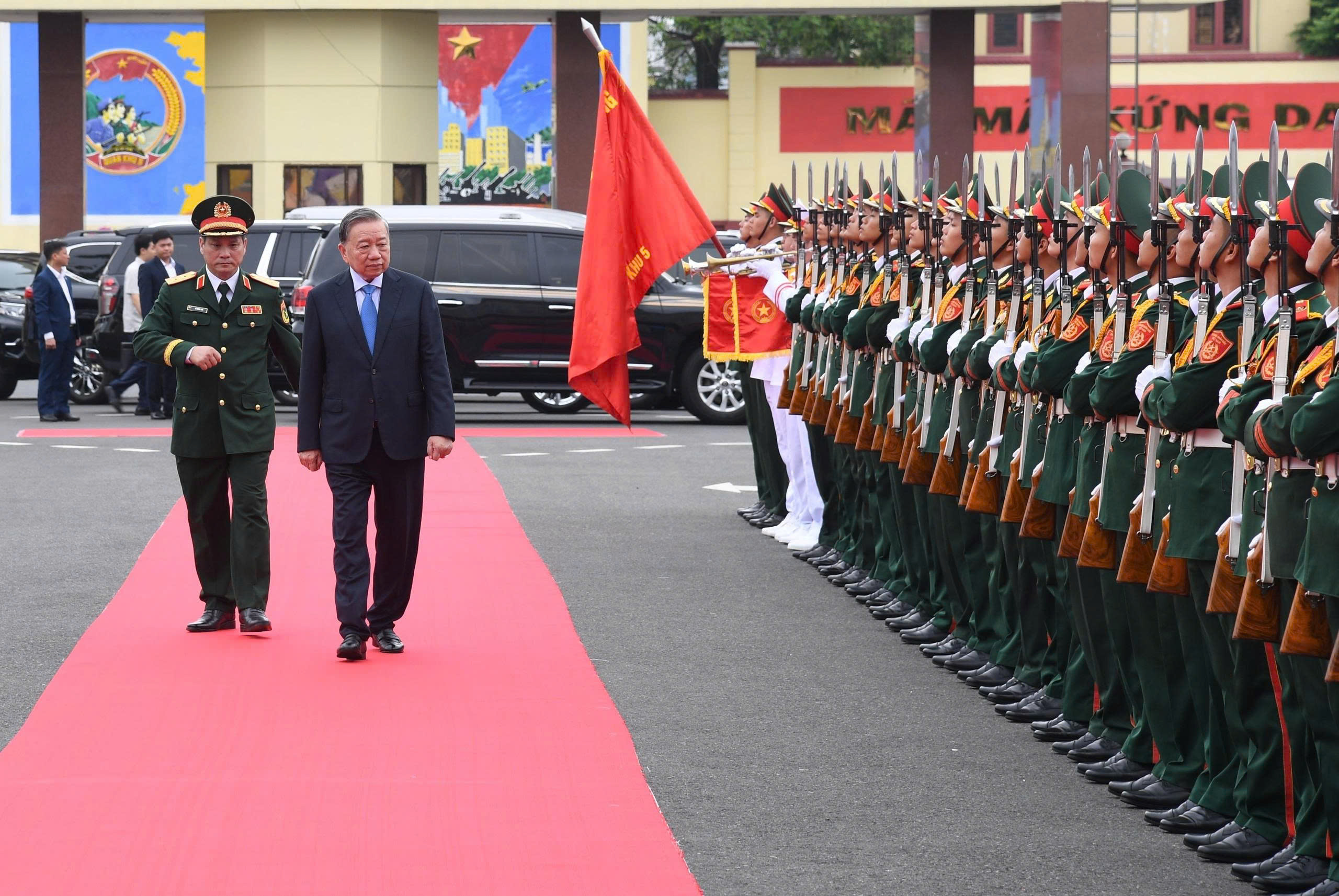 Tổng B&iacute; thư, Chủ tịch nước T&ocirc; L&acirc;m thăm, l&agrave;m việc tại Qu&acirc;n khu 5- Ảnh 3.