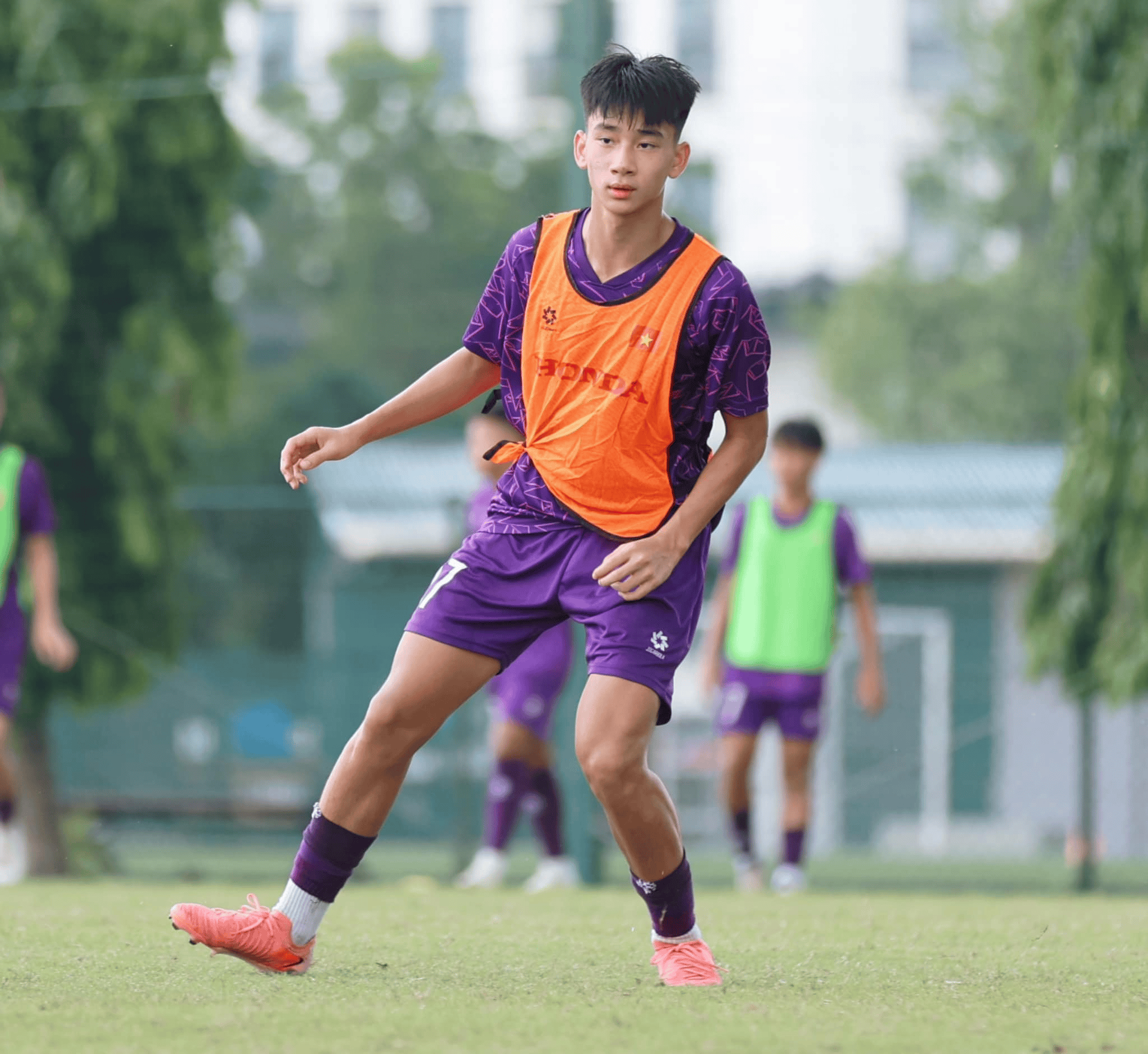 H&agrave;nh tr&igrave;nh của Văn Dương: Từ ch&acirc;n s&uacute;t U.15 quốc nội xuất sắc đến người h&ugrave;ng U.17 Việt Nam- Ảnh 1.