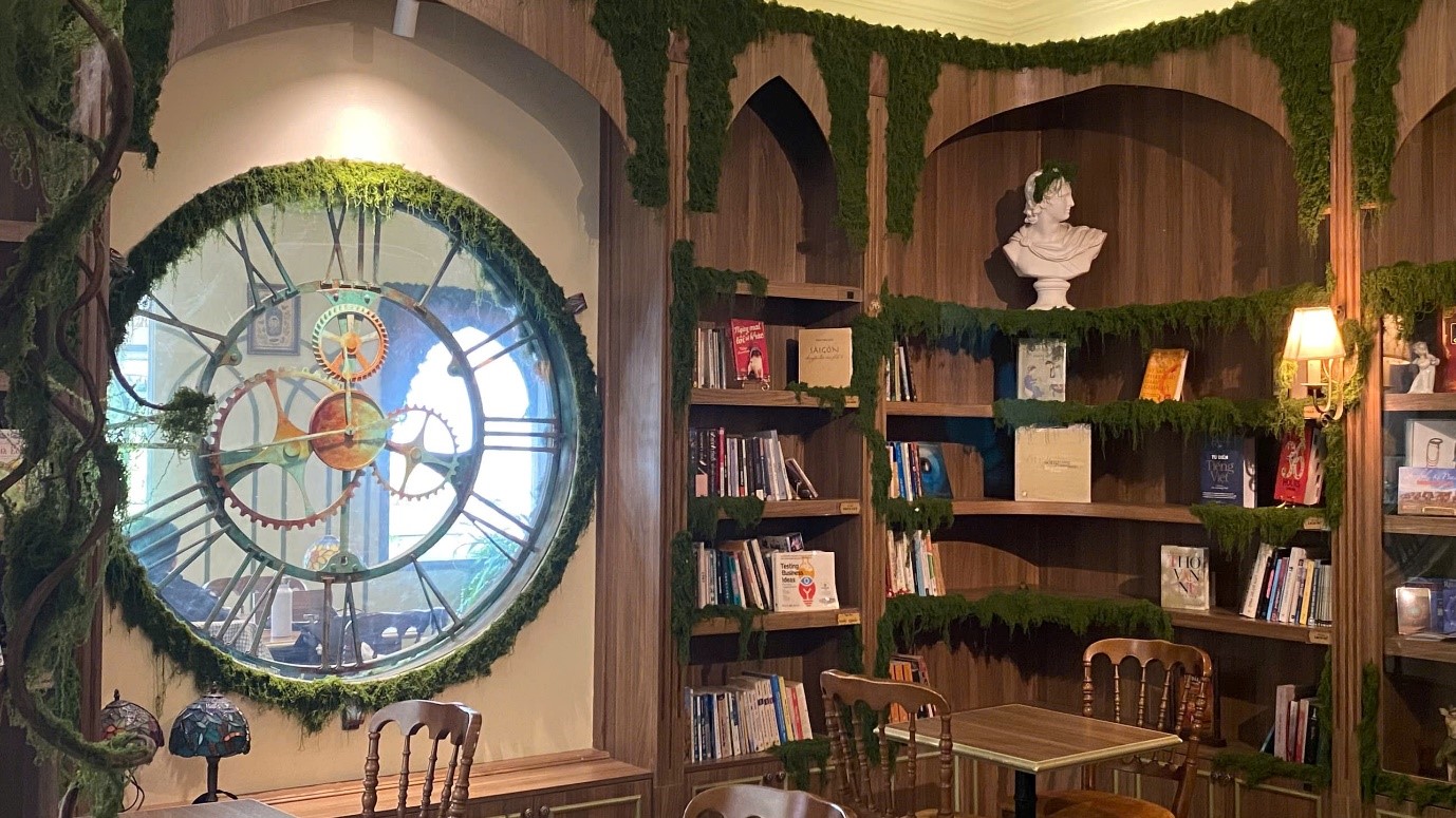 Lạc v&agrave;o thế giới ph&ugrave; thủy ngay giữa l&ograve;ng TP.HCM với qu&aacute;n c&agrave; ph&ecirc; 'chuẩn Harry Potter' - Ảnh 8.