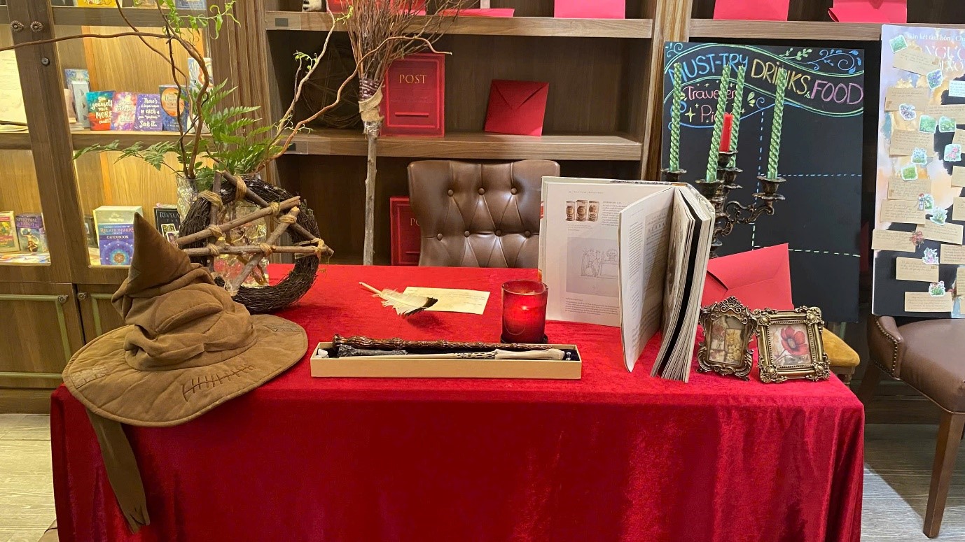 Lạc v&agrave;o thế giới ph&ugrave; thủy ngay giữa l&ograve;ng TP.HCM với qu&aacute;n c&agrave; ph&ecirc; 'chuẩn Harry Potter' - Ảnh 2.