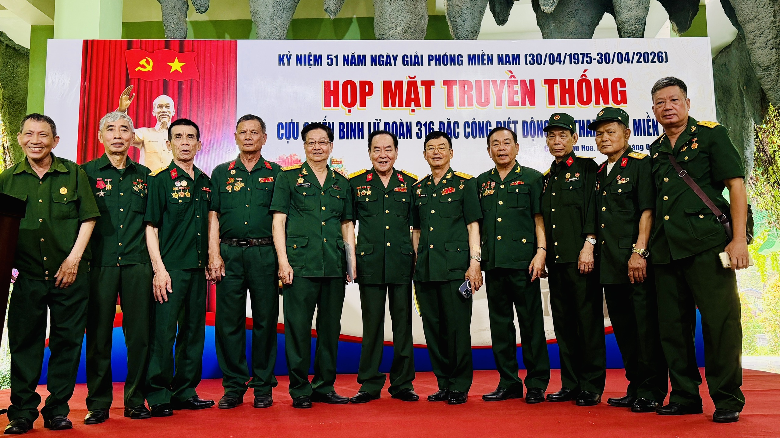 Huyền thoại tình báo Tư Cang gần 100 tuổi vẫn mạnh khỏe đi họp mặt truyền thống- Ảnh 4.