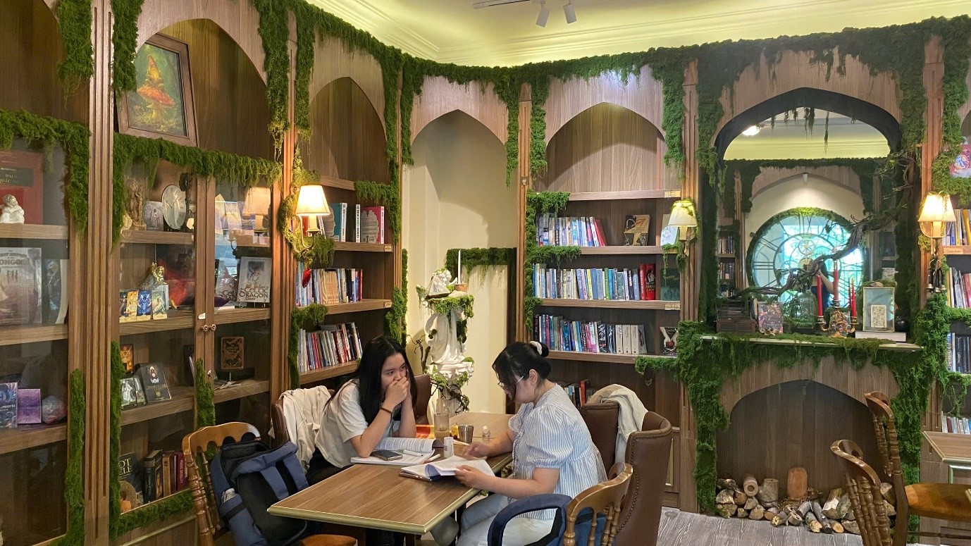 Lạc v&agrave;o thế giới ph&ugrave; thủy ngay giữa l&ograve;ng TP.HCM với qu&aacute;n c&agrave; ph&ecirc; 'chuẩn Harry Potter' - Ảnh 6.