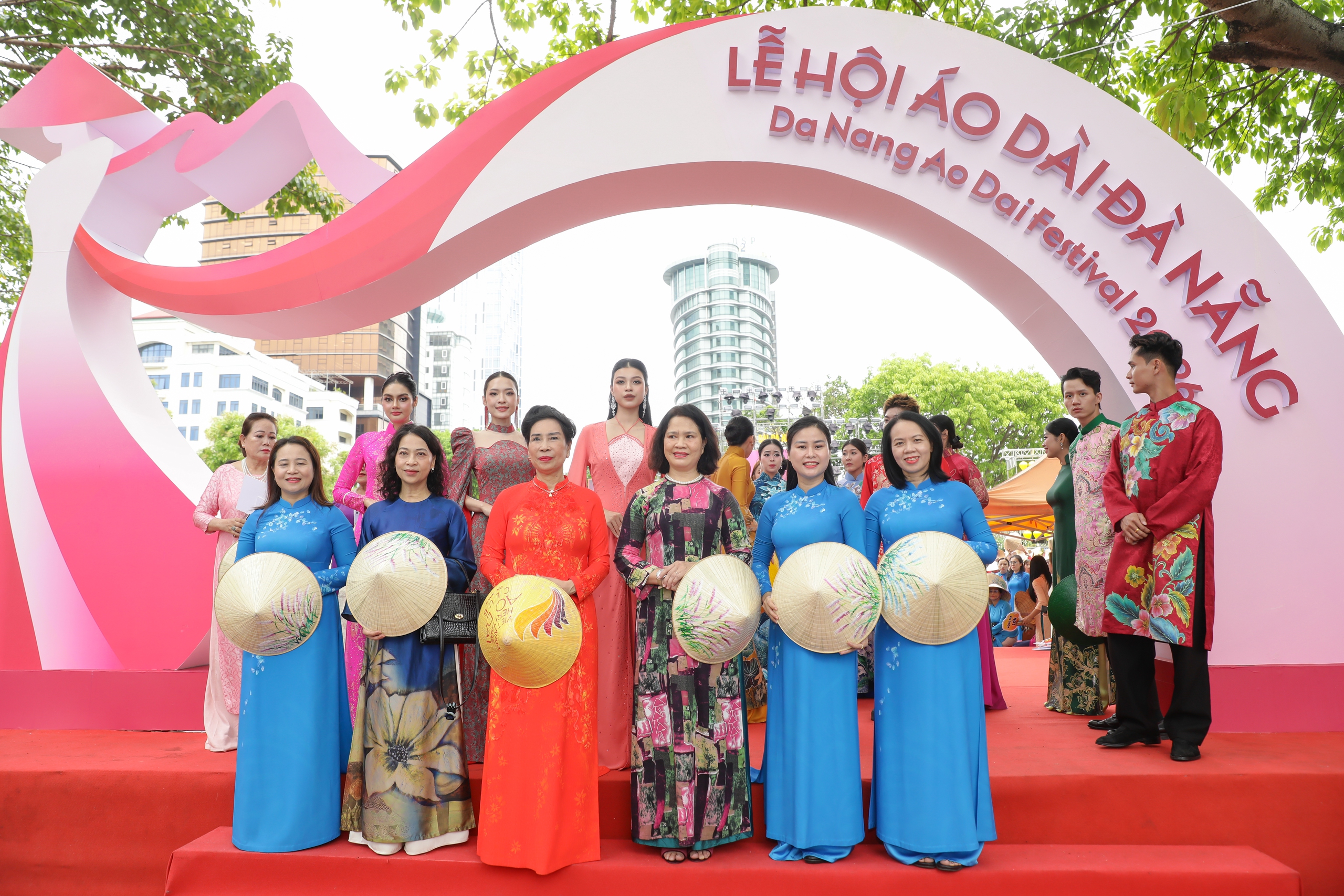 Lần đầu ti&ecirc;n, 1.000 phụ nữ diện &aacute;o d&agrave;i diễu h&agrave;nh b&ecirc;n s&ocirc;ng H&agrave;n- Ảnh 6.