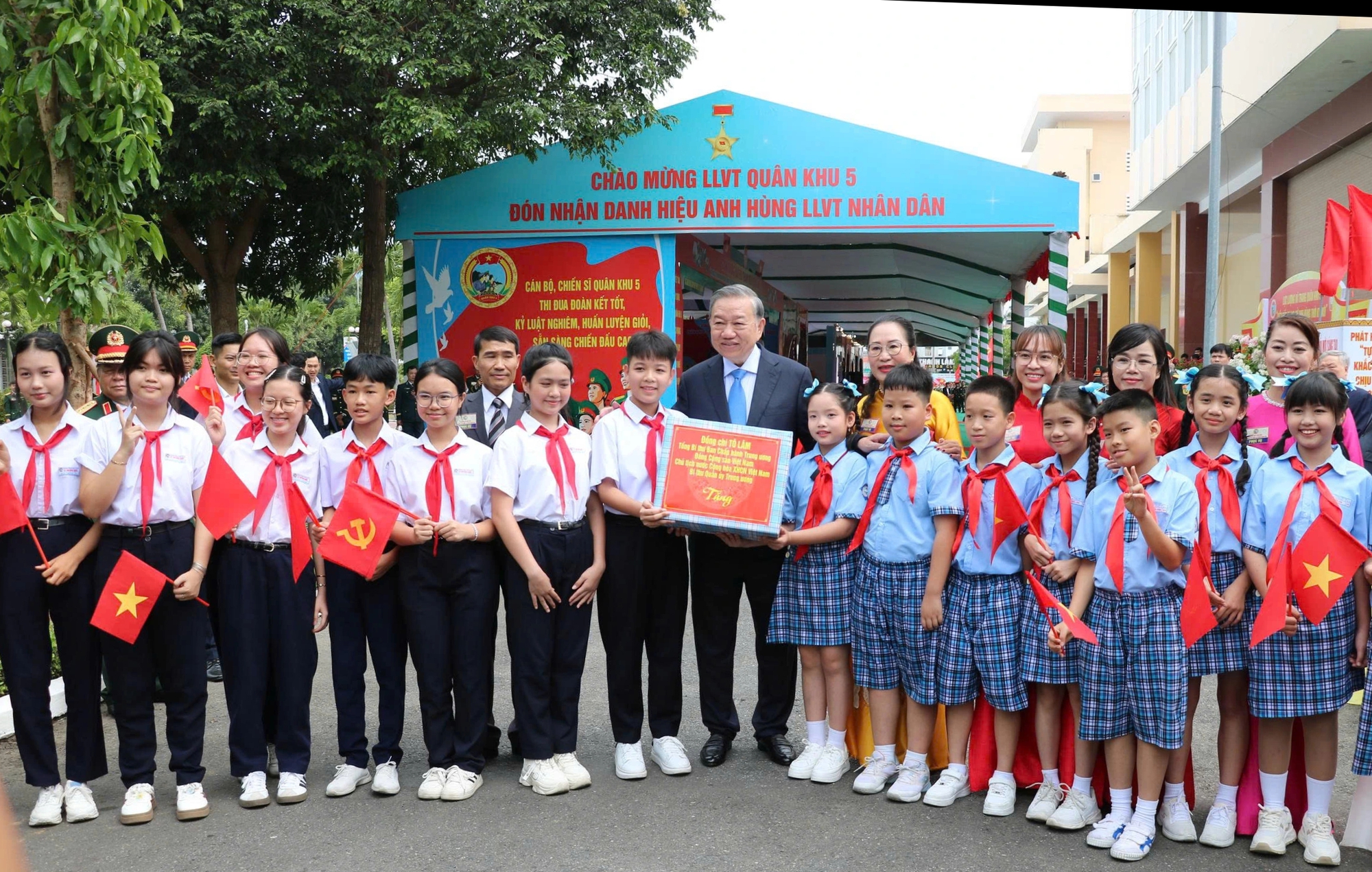 Tổng B&iacute; thư, Chủ tịch nước T&ocirc; L&acirc;m thăm, l&agrave;m việc tại Qu&acirc;n khu 5- Ảnh 7.