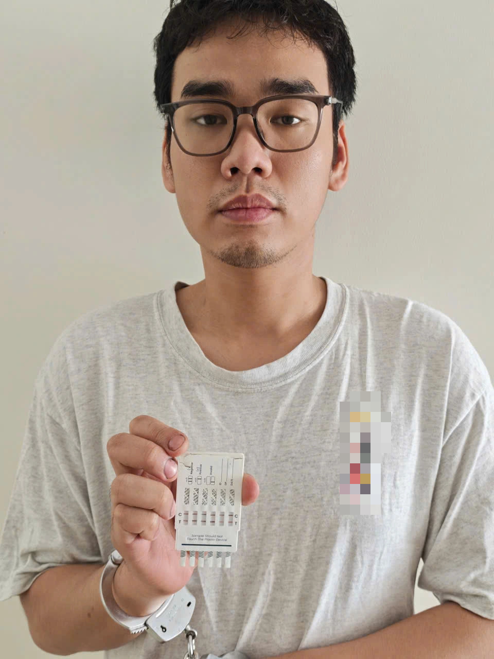 Dùng clip 'nóng' khống chế, ép bạn gái quan hệ tình dục với nhiều người để thu tiền- Ảnh 1.