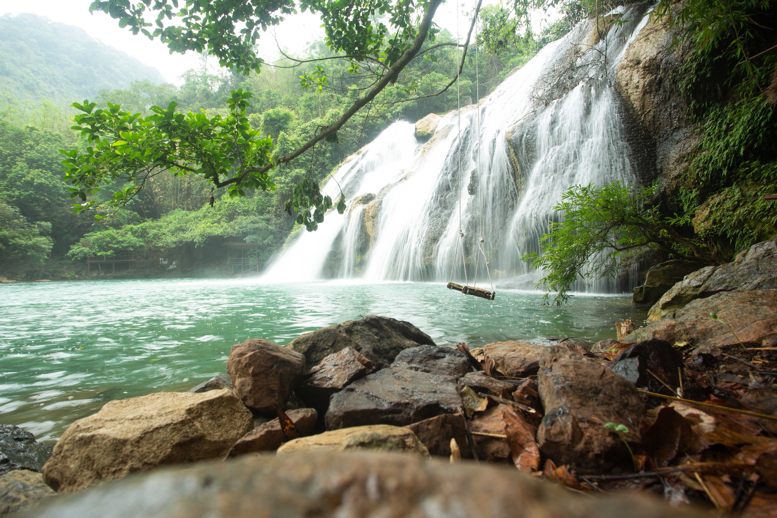 Tắm th&aacute;c T&agrave; Puồng, ăn g&agrave; nướng, măng rừng giữa đại ng&agrave;n Trường Sơn- Ảnh 9.