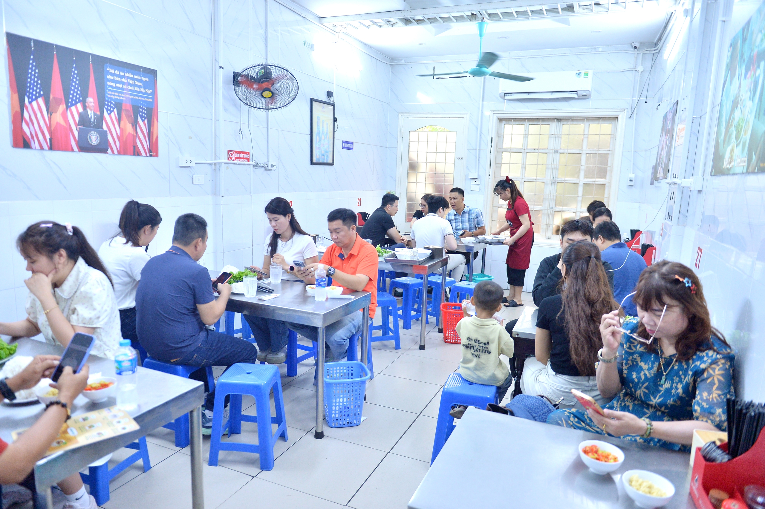 Qu&aacute;n b&uacute;n chả Hương Li&ecirc;n đ&oacute;n Tổng thống Mỹ Barack Obama 10 năm trước giờ ra sao?- Ảnh 3.