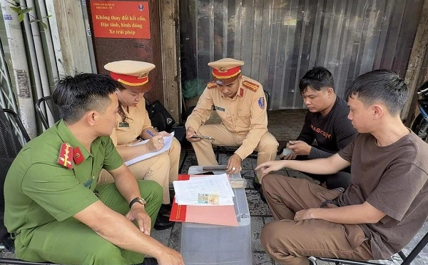 CSGT siết 'độ, chế', y&ecirc;u cầu tiệm sửa xe b&aacute;o tin tụ tập, chuẩn bị đua xe - Ảnh 2.