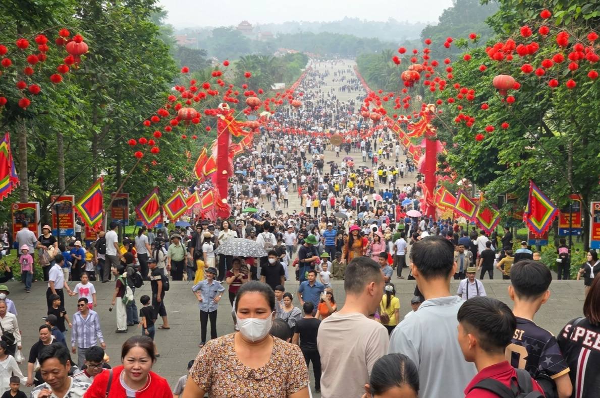 4 triệu lượt người đổ về Đền Hùng giỗ Tổ Hùng Vương - Ảnh 1.
