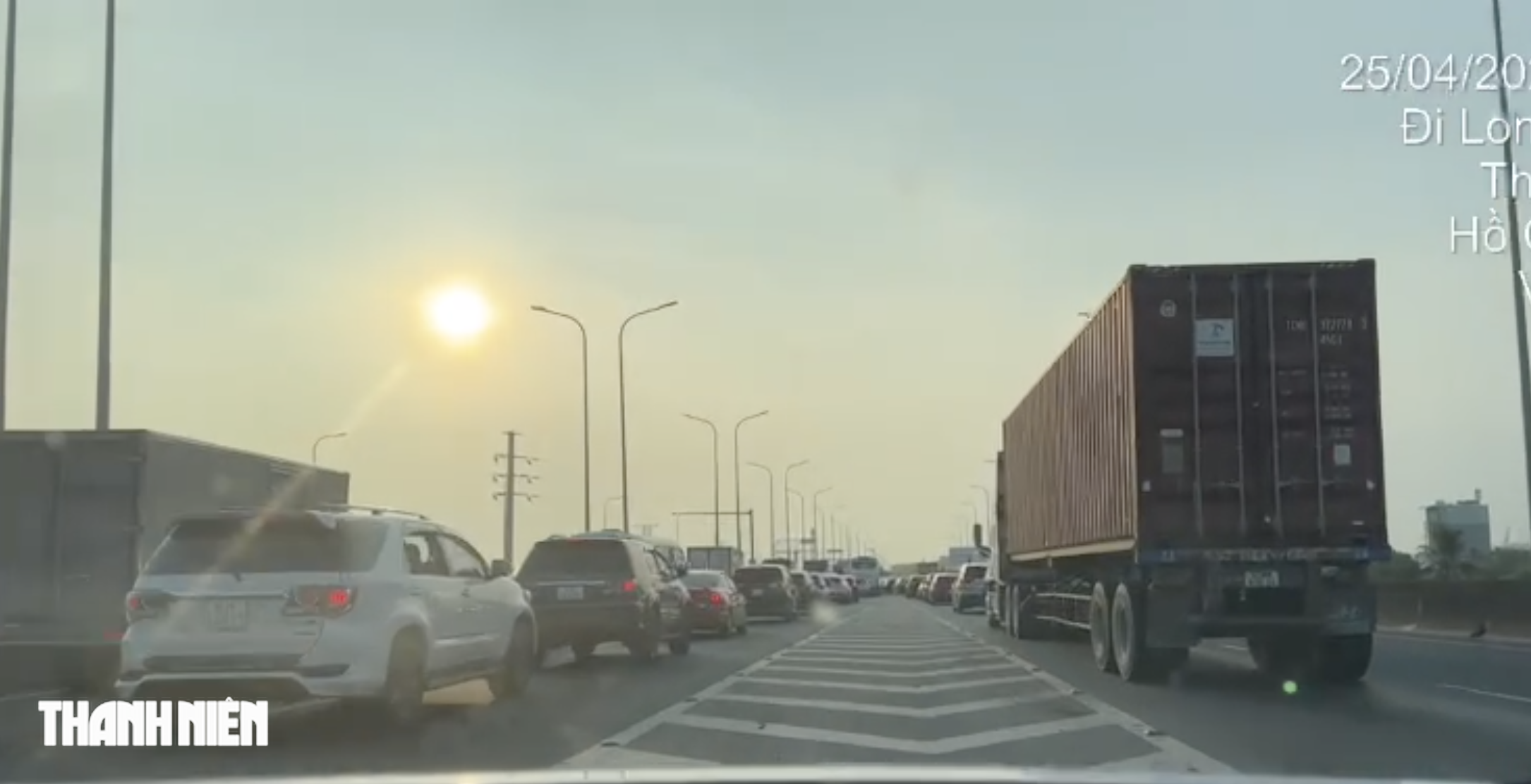 Giỗ tổ H&ugrave;ng Vương: Cao tốc TP.HCM - Long Th&agrave;nh - Dầu Gi&acirc;y đ&ocirc;ng nghẹt xe - Ảnh 2.