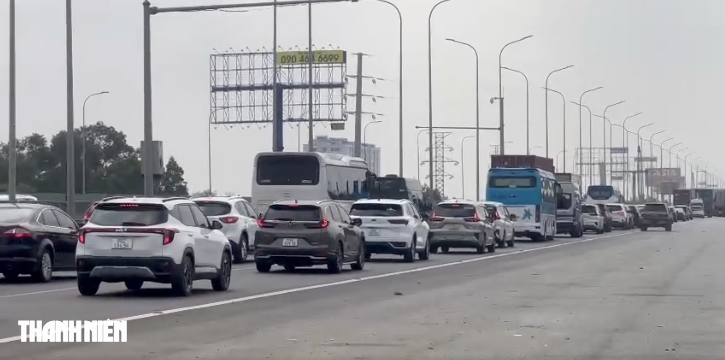 Giỗ tổ H&ugrave;ng Vương: Cao tốc TP.HCM - Long Th&agrave;nh - Dầu Gi&acirc;y đ&ocirc;ng nghẹt xe - Ảnh 3.