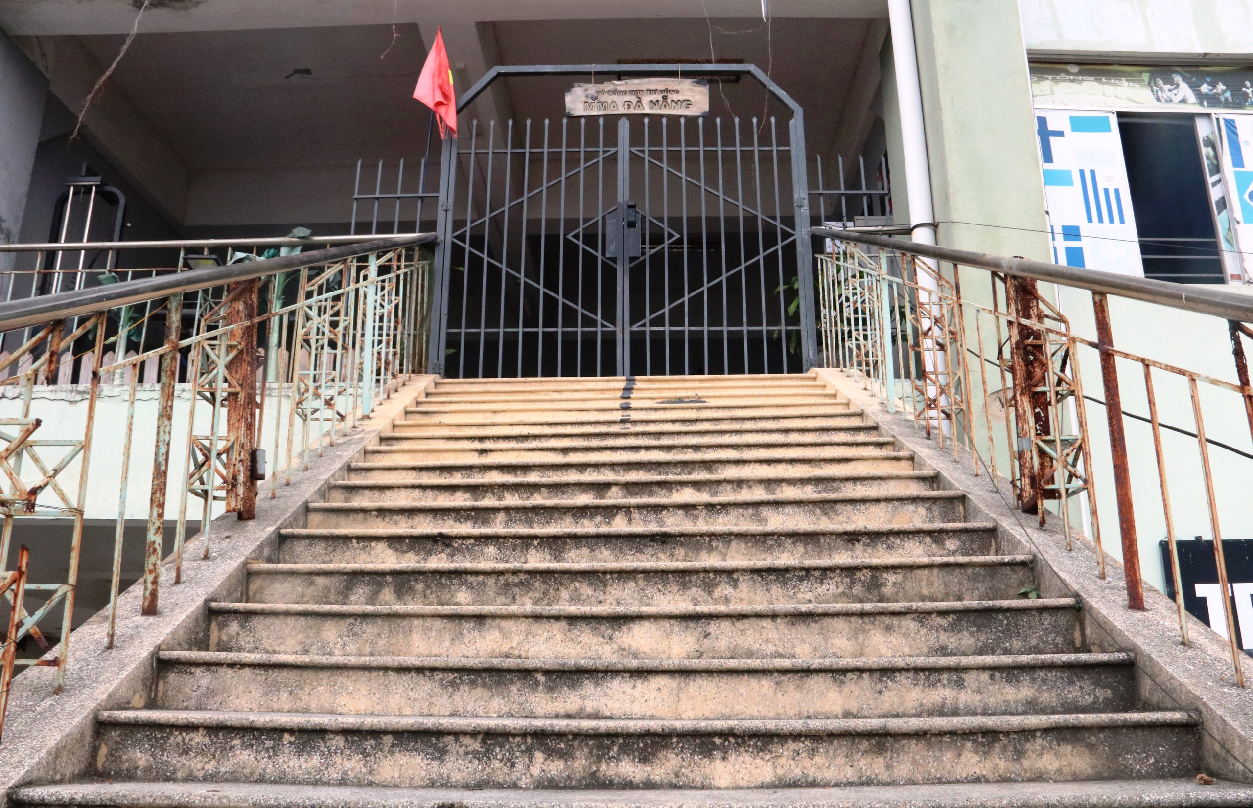 Cận &lsquo;chảo lửa&rsquo; s&acirc;n Chi Lăng hot nhất một thời ở Đ&agrave; Nẵng trước giờ 'xo&aacute; sổ' - Ảnh 4.