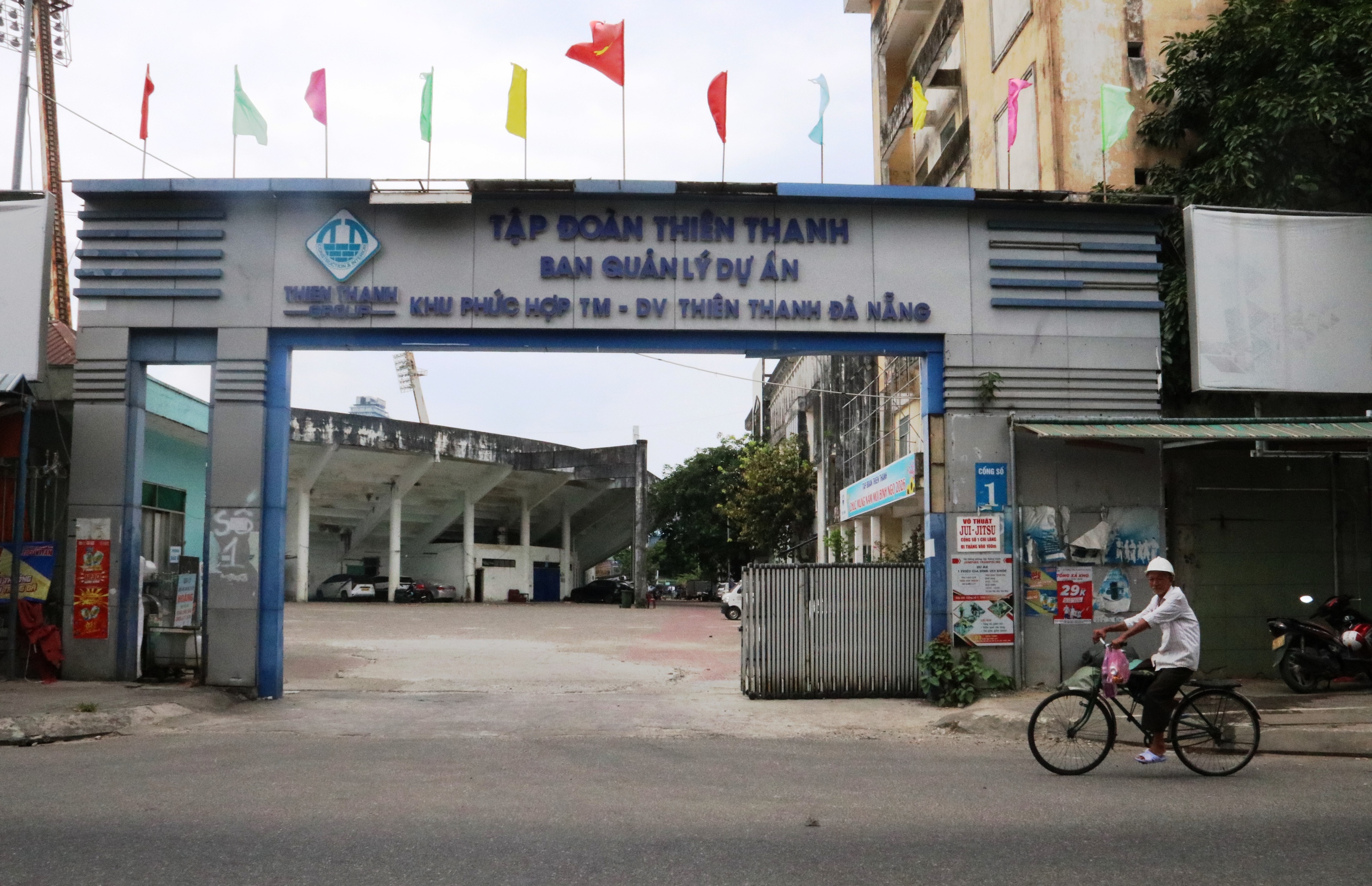 Cận &lsquo;chảo lửa&rsquo; s&acirc;n Chi Lăng hot nhất một thời ở Đ&agrave; Nẵng trước giờ 'xo&aacute; sổ' - Ảnh 14.