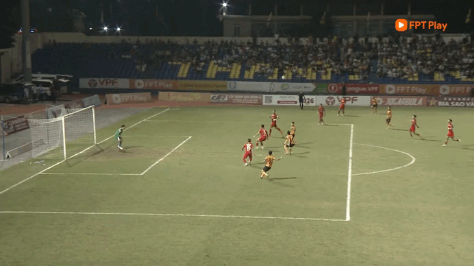 Sao U.23 Việt Nam ghi b&agrave;n qu&yacute; hơn v&agrave;ng, Thanh H&oacute;a quật ng&atilde; PVF-CAND: Sắp trụ hạng th&agrave;nh c&ocirc;ng! - Ảnh 3.