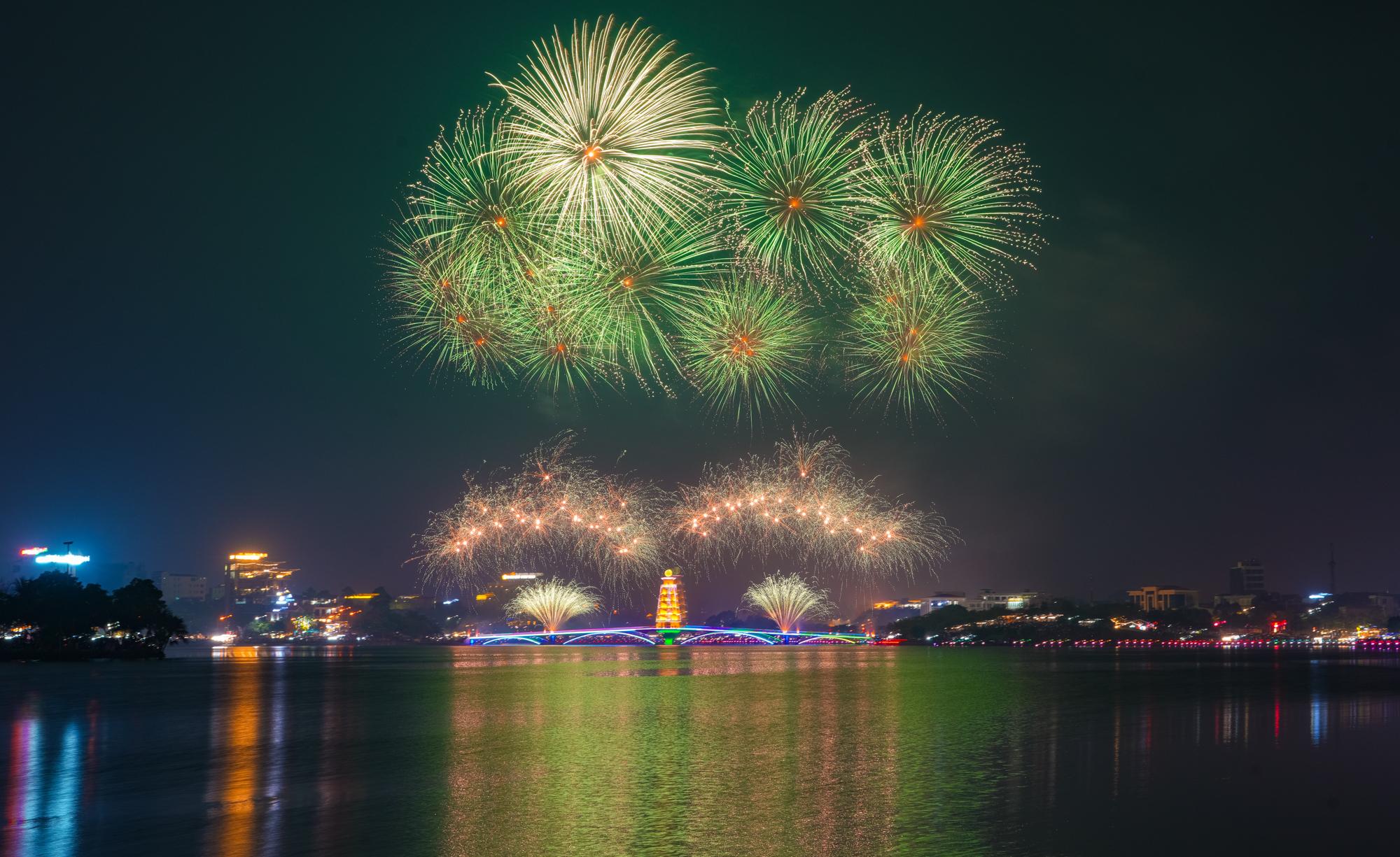 Chi&ecirc;m ngưỡng ph&aacute;o hoa rực s&aacute;ng Ph&uacute; Thọ dịp Giỗ Tổ H&ugrave;ng Vương 2026 - Ảnh 4.