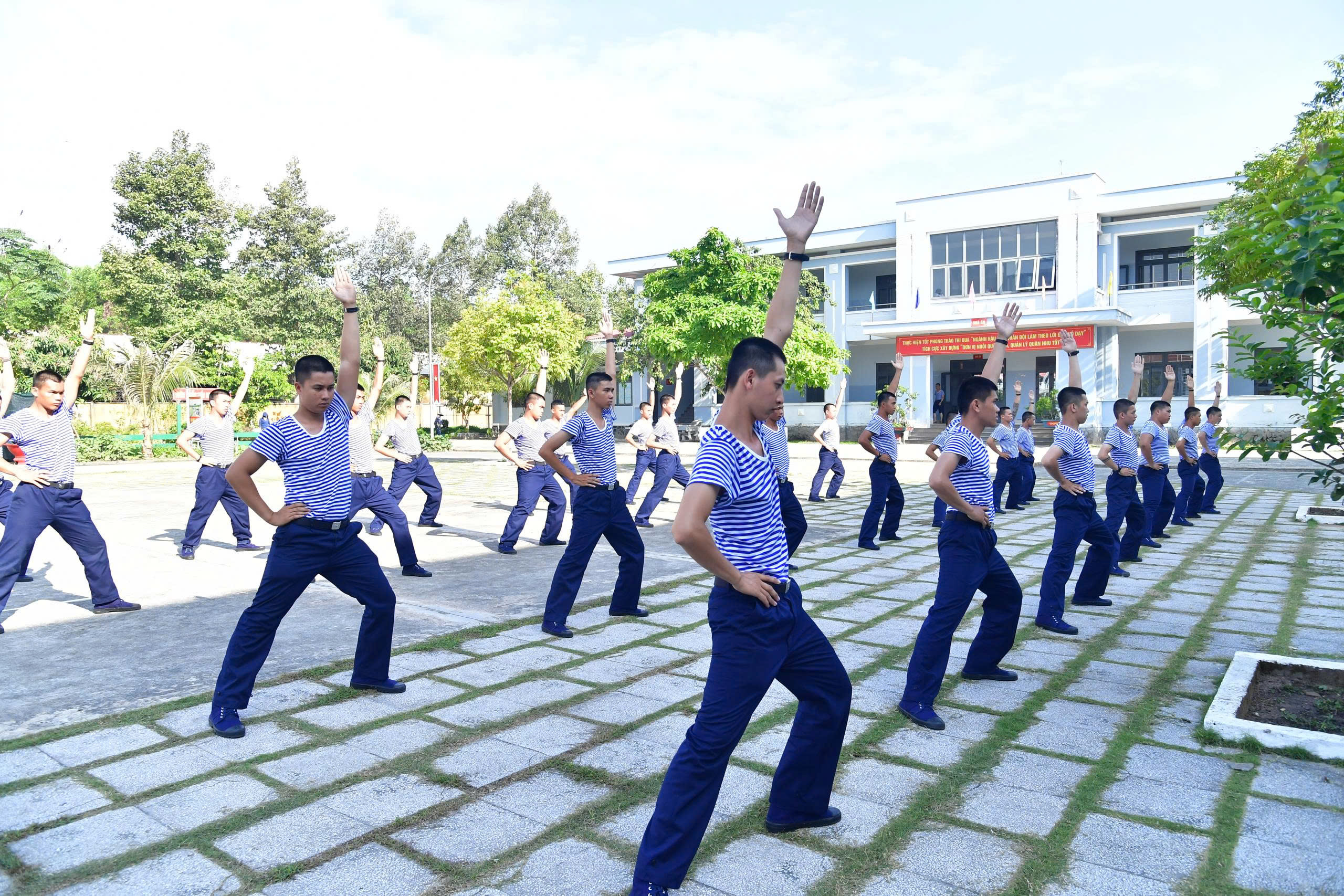 Thao trường của những người lính trẻ Vùng 2 Hải quân- Ảnh 4.