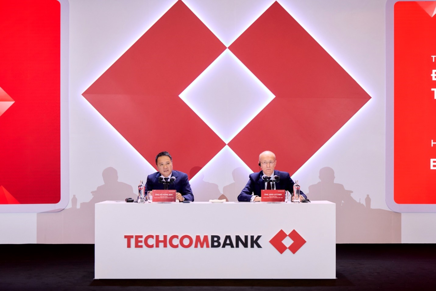 Techcombank chia cổ tức và cổ phiếu thưởng tỷ lệ lên đến 67% - Ảnh 2.