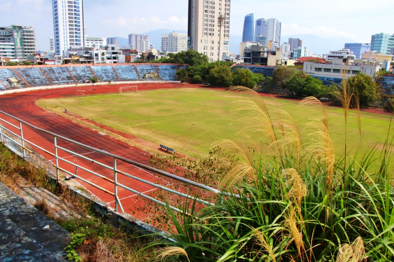 Cận &lsquo;chảo lửa&rsquo; s&acirc;n Chi Lăng hot nhất một thời ở Đ&agrave; Nẵng trước giờ 'xo&aacute; sổ' - Ảnh 17.
