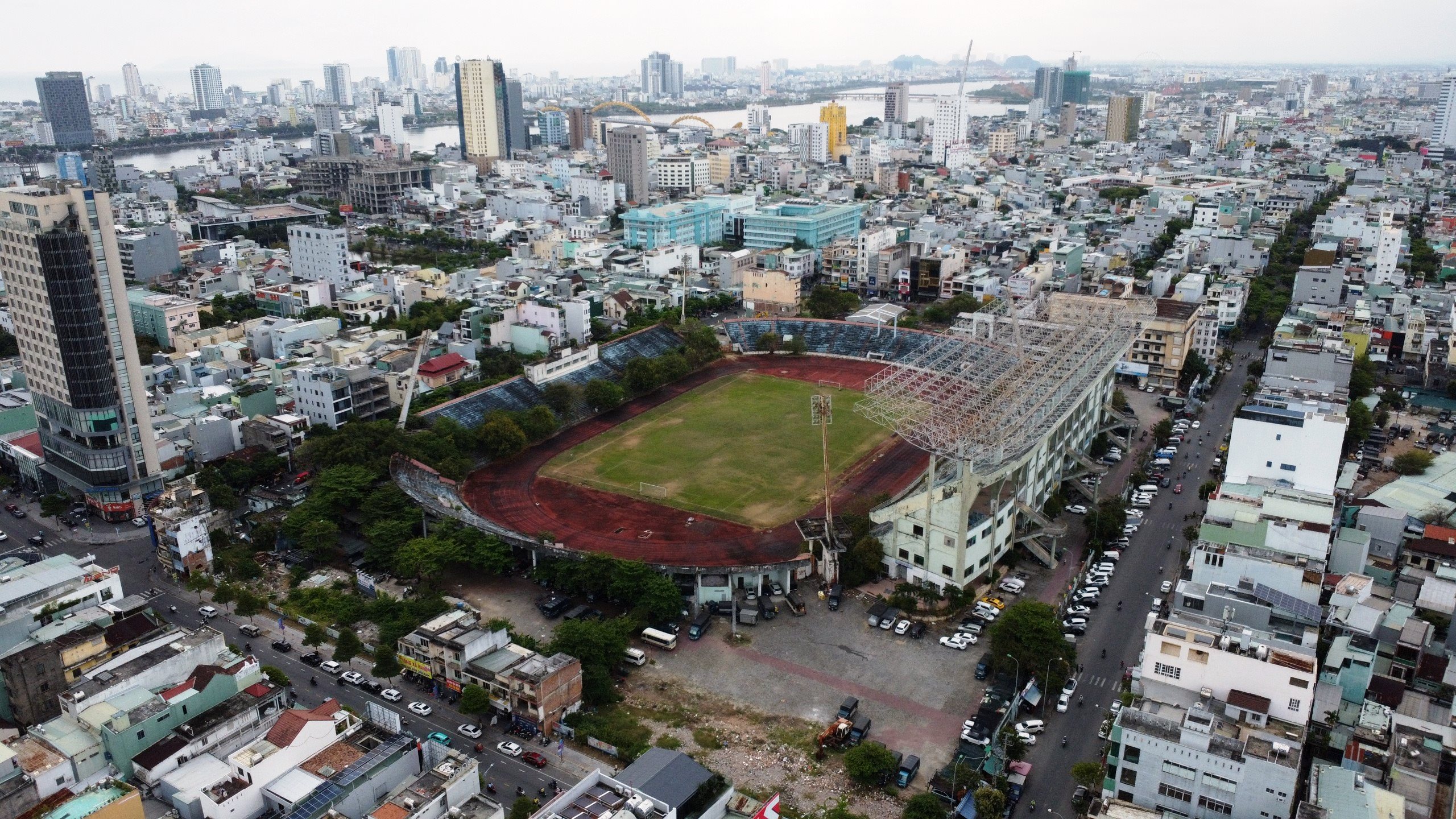Cận &lsquo;chảo lửa&rsquo; s&acirc;n Chi Lăng hot nhất một thời ở Đ&agrave; Nẵng trước giờ 'xo&aacute; sổ' - Ảnh 15.