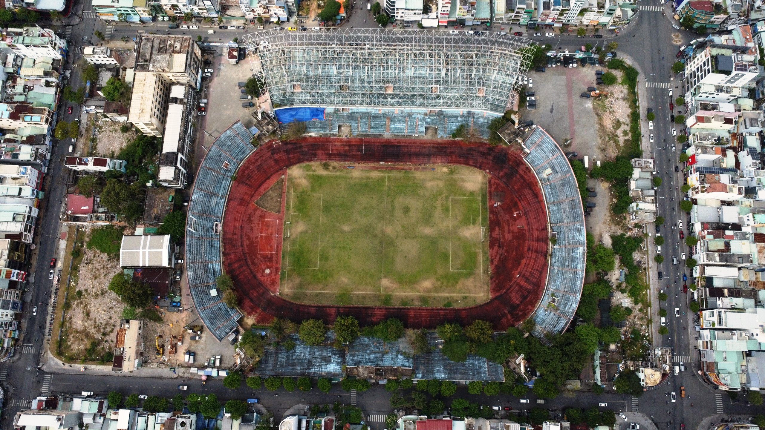 Cận &lsquo;chảo lửa&rsquo; s&acirc;n Chi Lăng hot nhất một thời ở Đ&agrave; Nẵng trước giờ 'xo&aacute; sổ' - Ảnh 1.