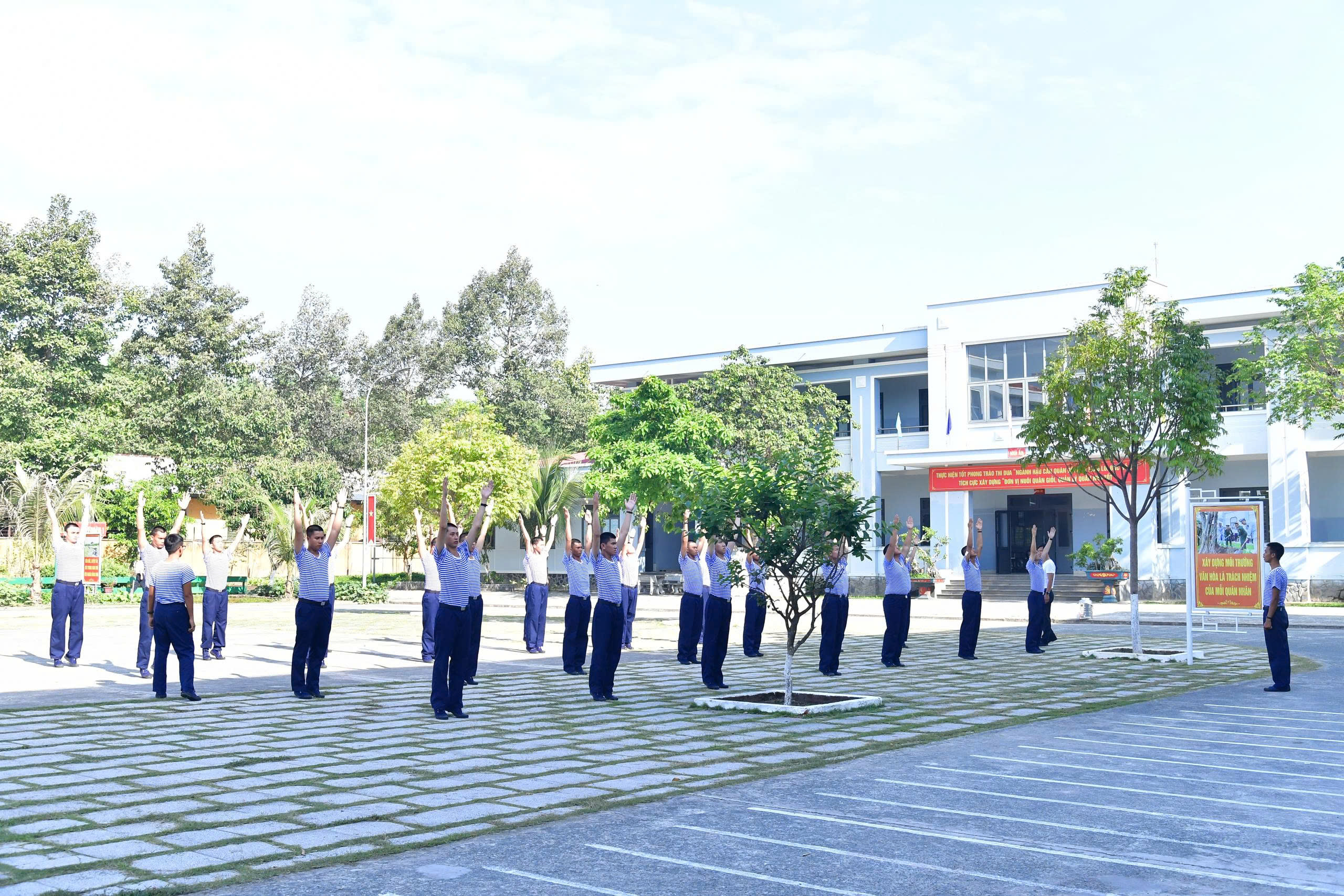 Thao trường của những người lính trẻ Vùng 2 Hải quân- Ảnh 2.