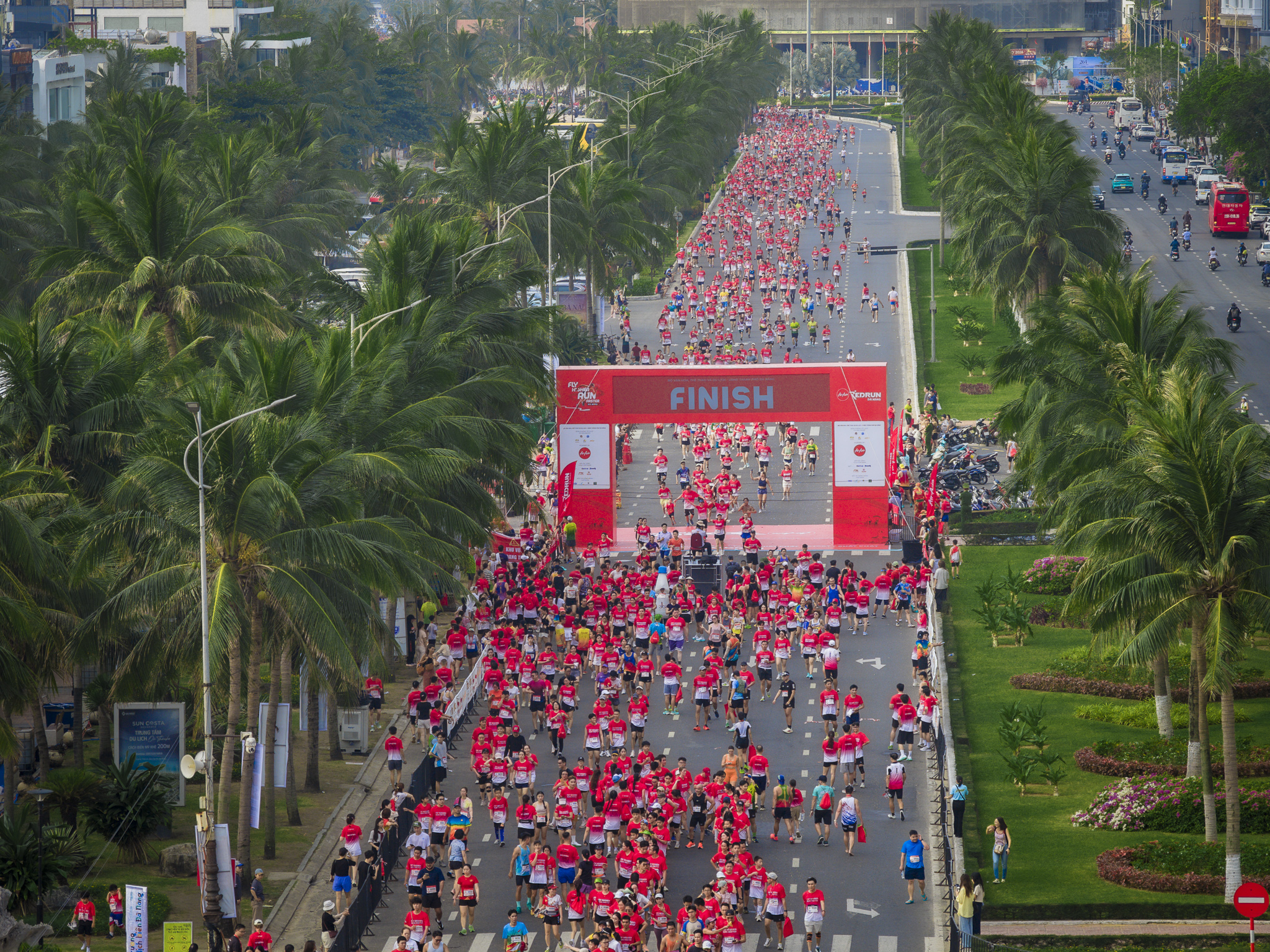 Gần 8.000 runner 'đổ bộ' Đ&agrave; Nẵng, AirAsia RedRun 2026 g&acirc;y sốt ngay m&ugrave;a đầu- Ảnh 5.