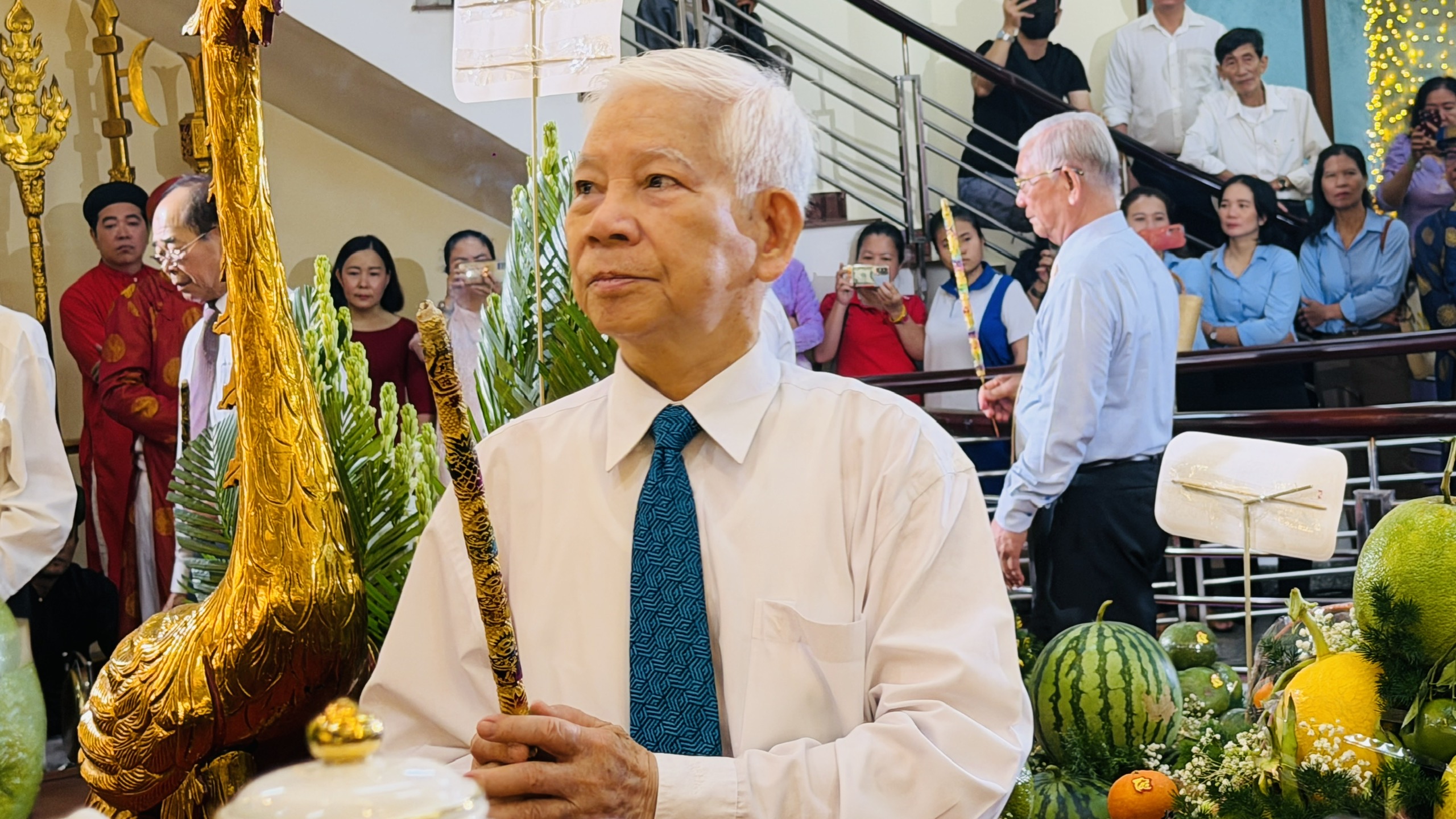 Nguyên Chủ tịch nước Nguyễn Minh Triết dâng hương tưởng niệm các vua Hùng- Ảnh 2.