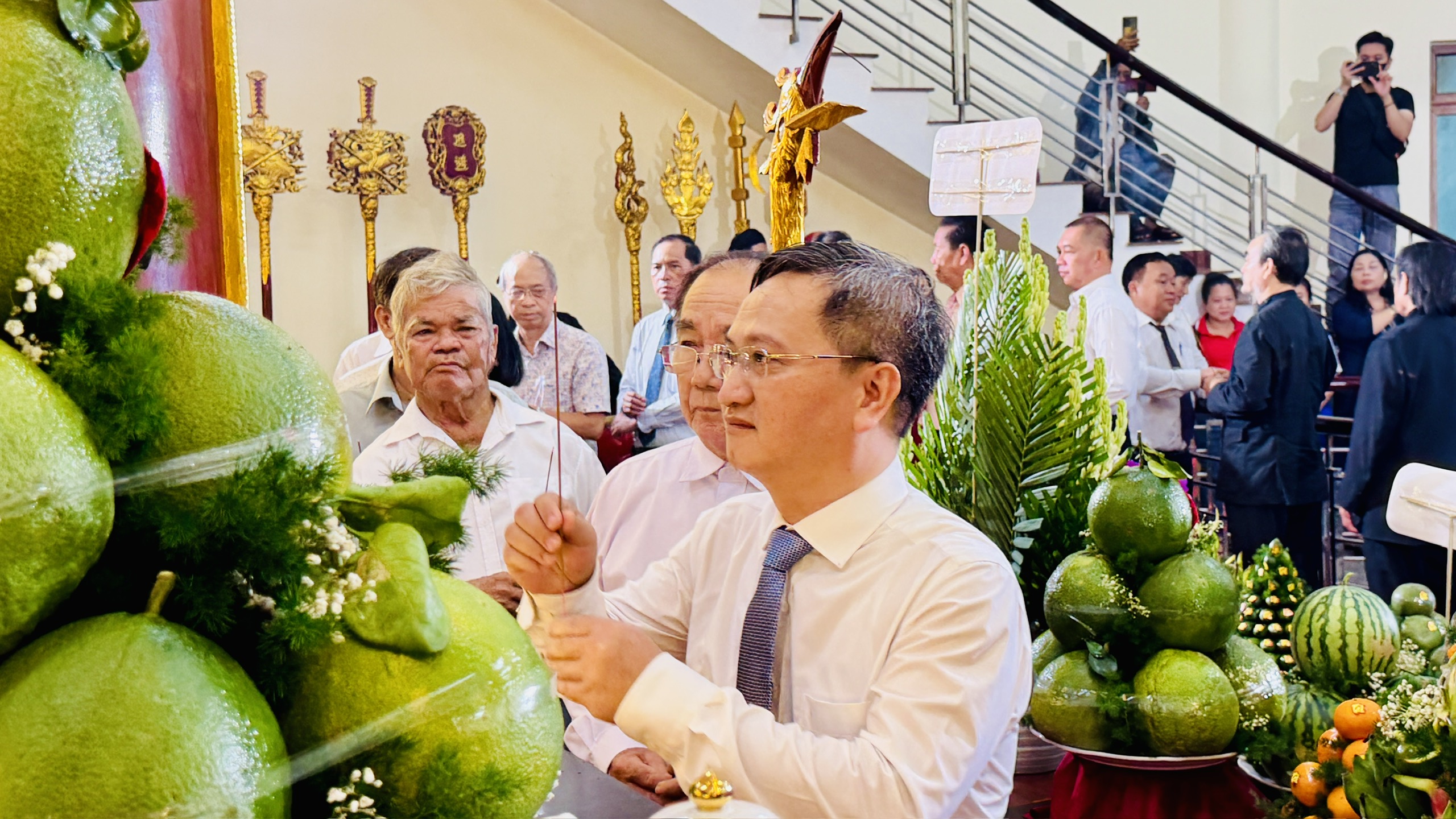 Nguyên Chủ tịch nước Nguyễn Minh Triết dâng hương tưởng niệm các vua Hùng- Ảnh 3.