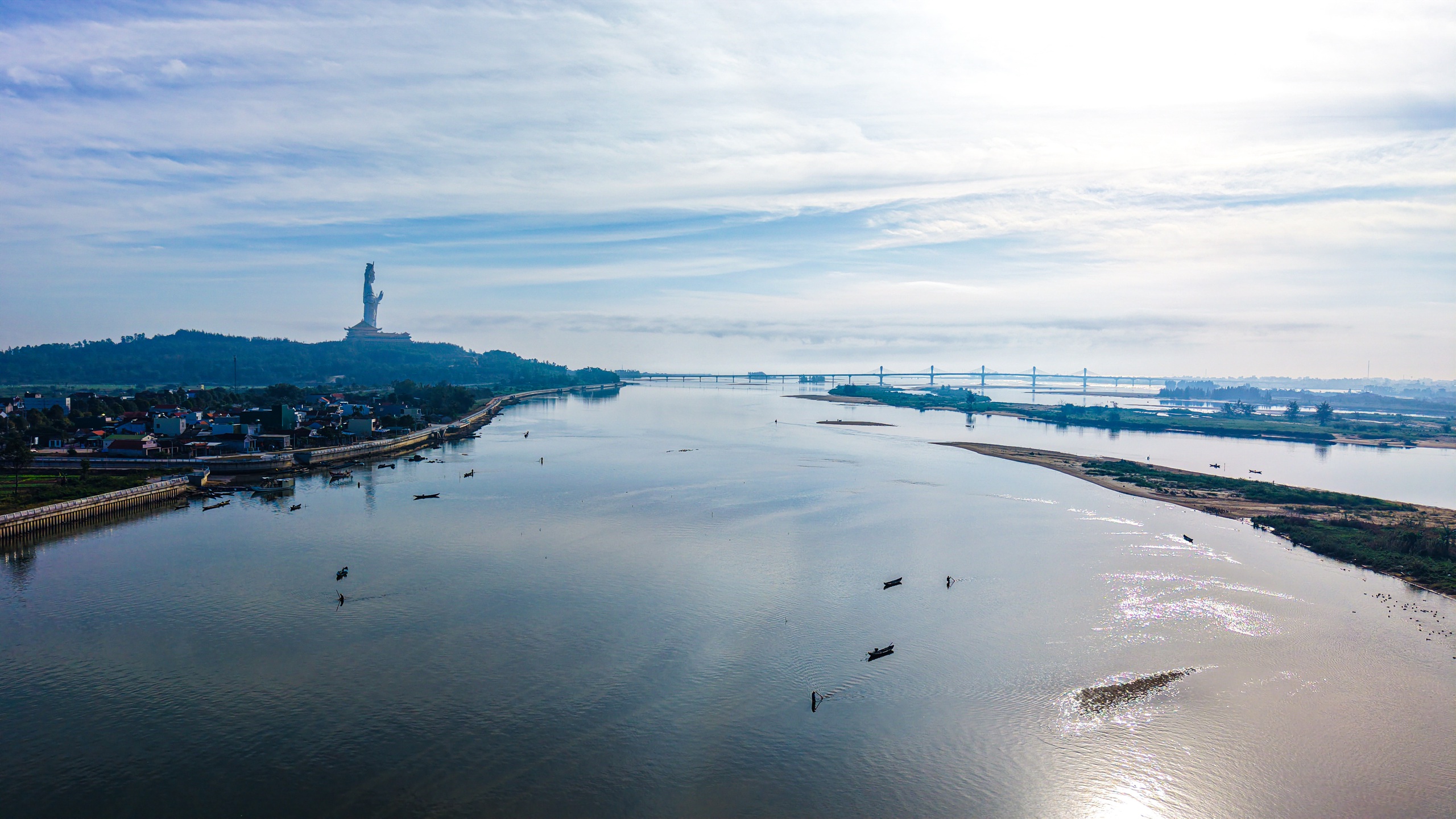 Mưu sinh tr&ecirc;n s&ocirc;ng Tr&agrave;: Săn &ldquo;lộc trời&rdquo; dưới c&aacute;t - Ảnh 6.