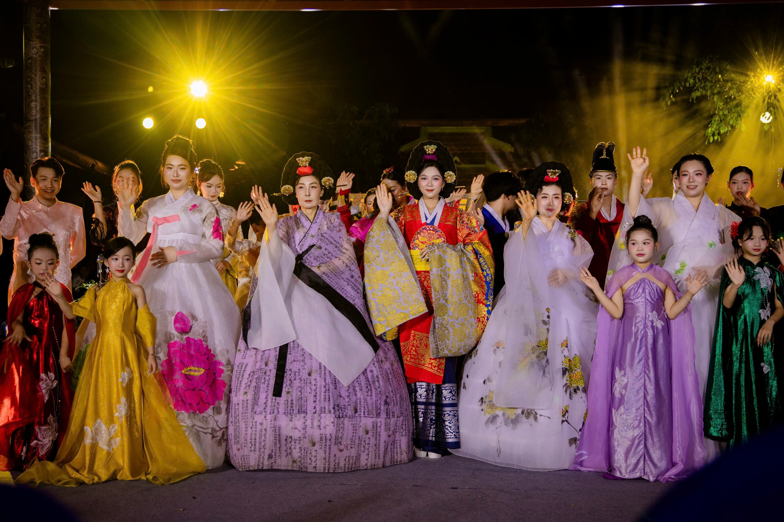 Đại nội Huế mở cửa miễn ph&iacute; đ&oacute;n du kh&aacute;ch chi&ecirc;m ngưỡng &lsquo;Ho&agrave;ng cung huyền ảo&rsquo;- Ảnh 7.