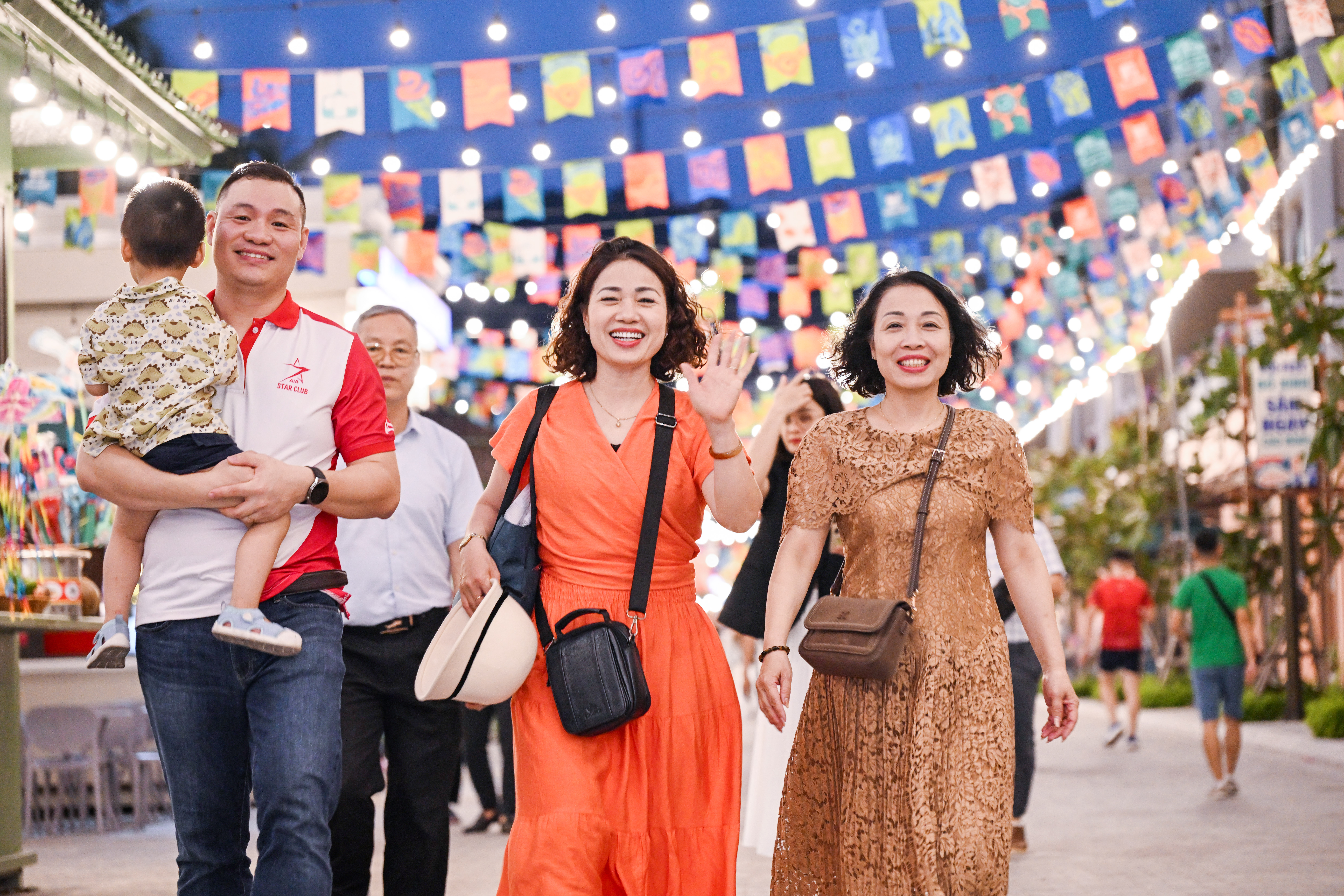 Cát Bà bùng nổ phố đêm- Ảnh 2.