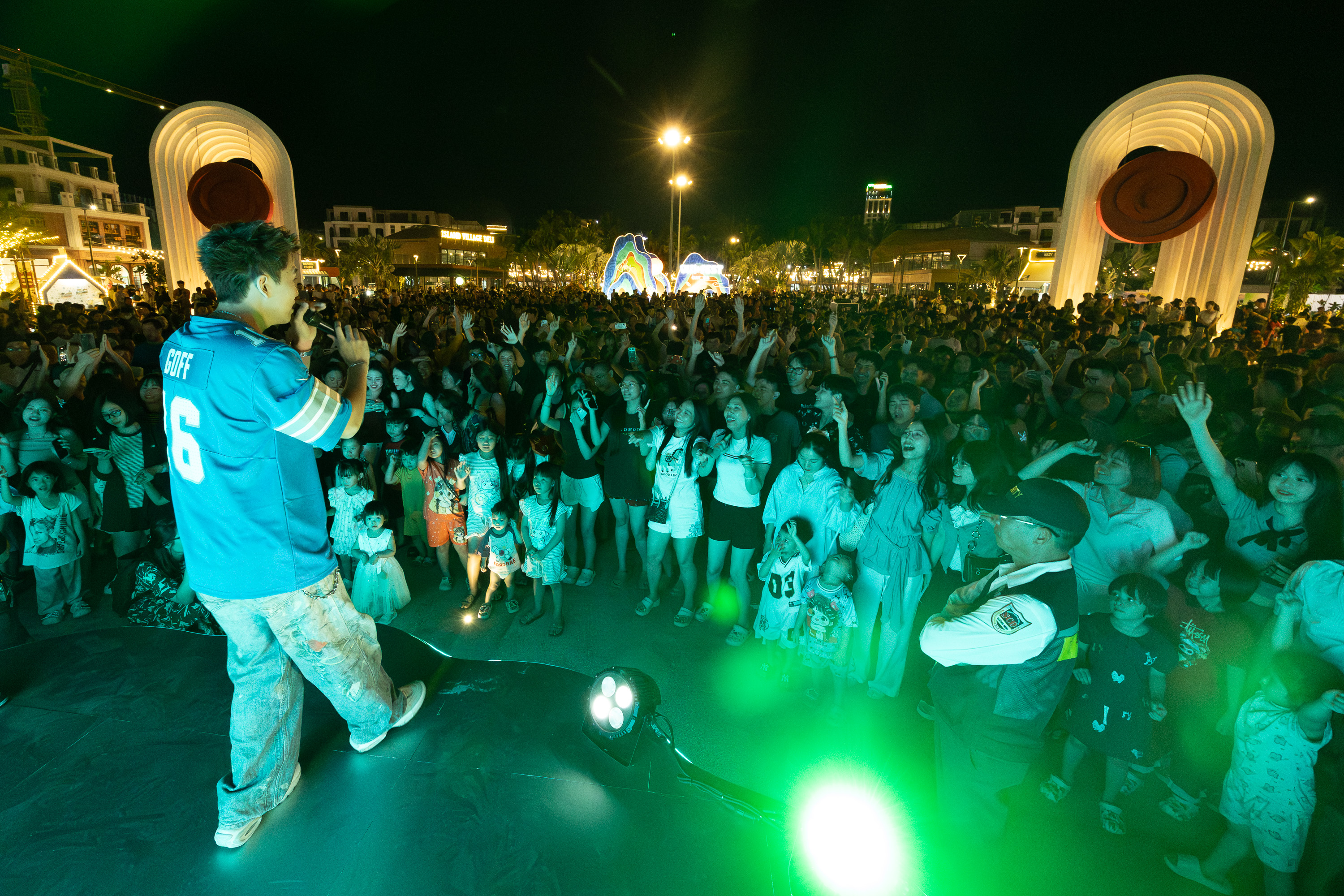 Cát Bà bùng nổ phố đêm- Ảnh 5.