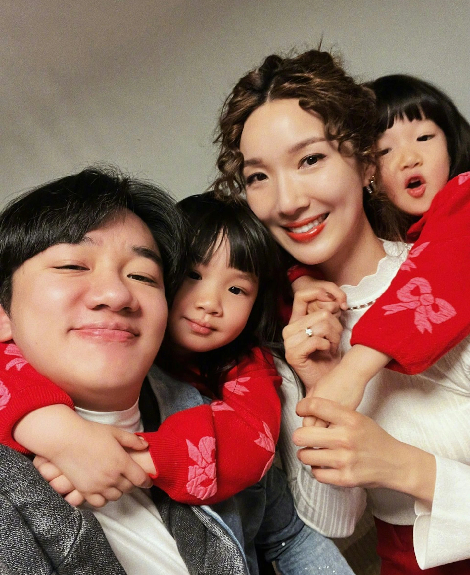 H&ocirc;n nh&acirc;n ngọt ng&agrave;o của 'ch&uacute; l&ugrave;n' Vương Tổ Lam v&agrave; vợ hoa hậu - Ảnh 9.