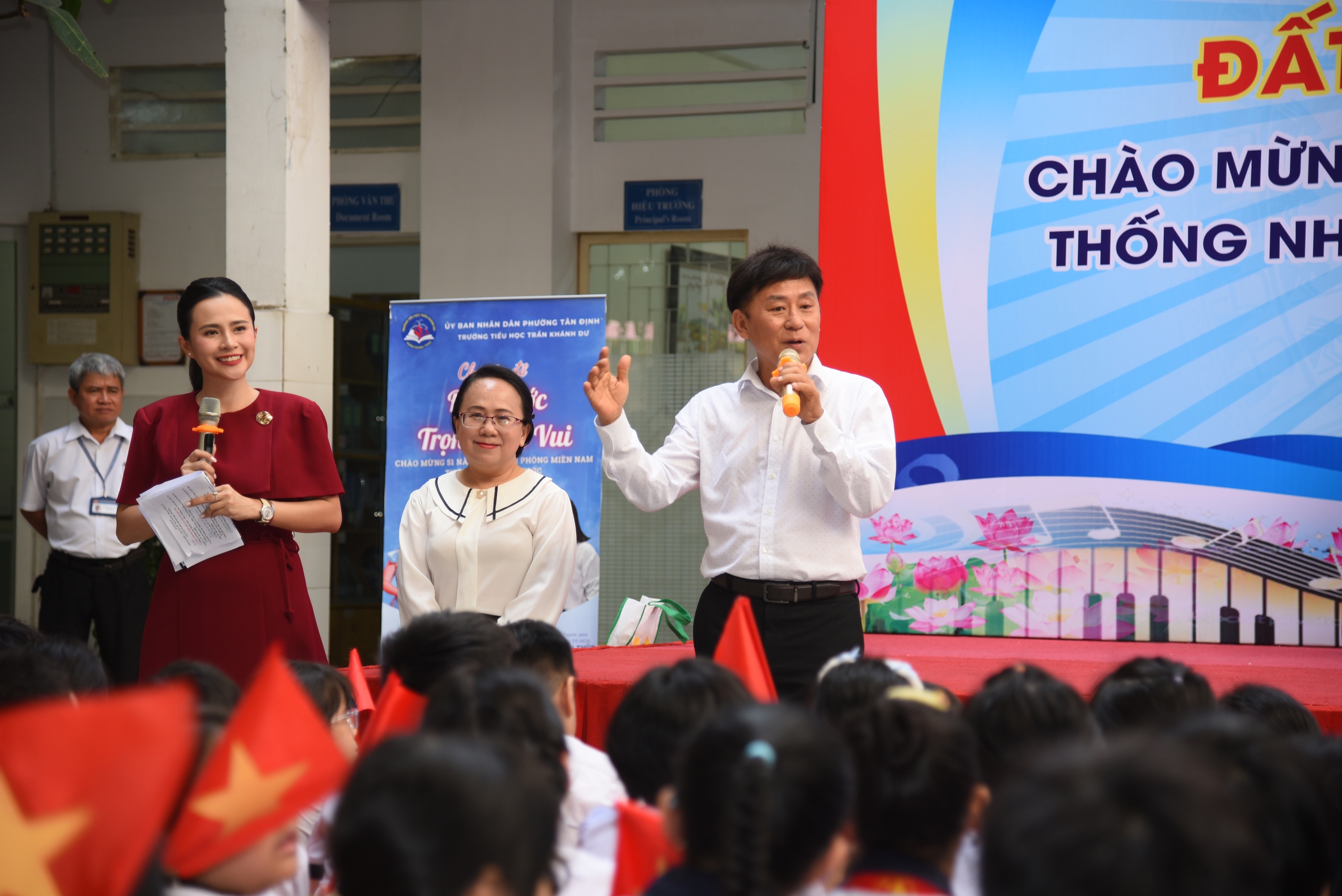 Bồi đắp l&ograve;ng y&ecirc;u nước cho học tr&ograve; từ những điều b&igrave;nh dị - Ảnh 7.