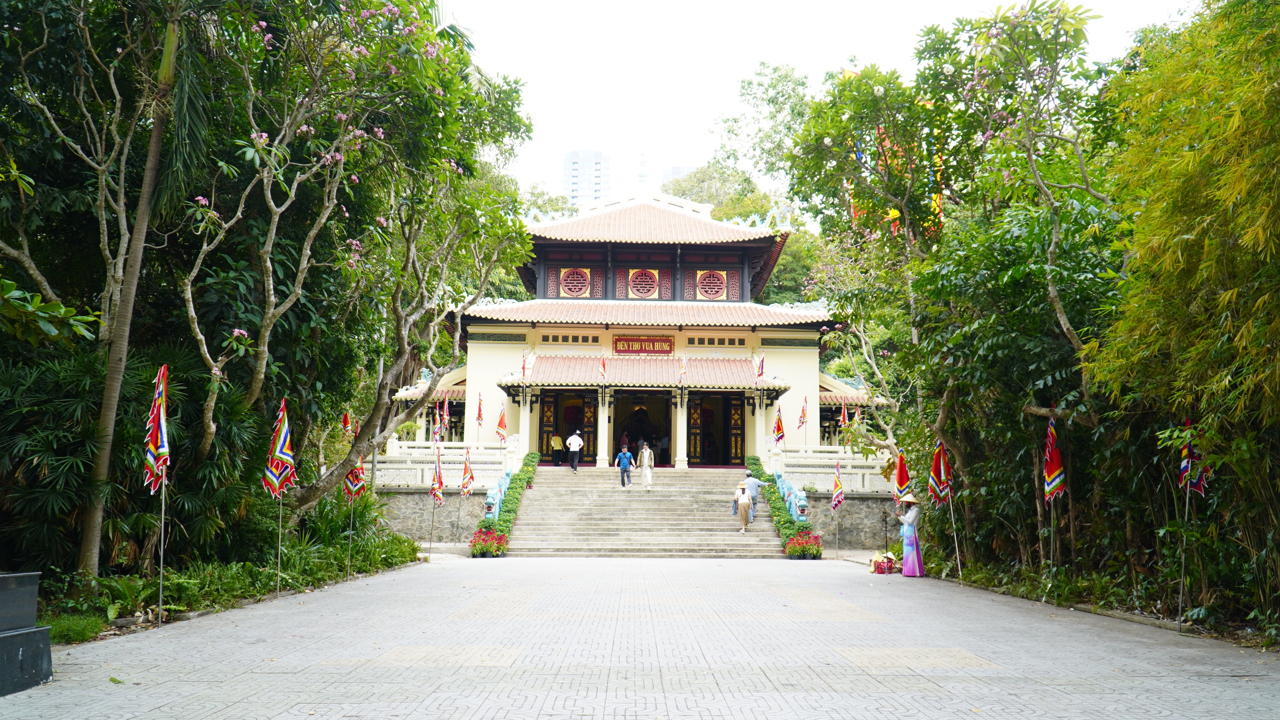 Thảo Cầm Vi&ecirc;n đ&ocirc;ng nghẹt dịp Giỗ tổ H&ugrave;ng Vương,  - Ảnh 2.