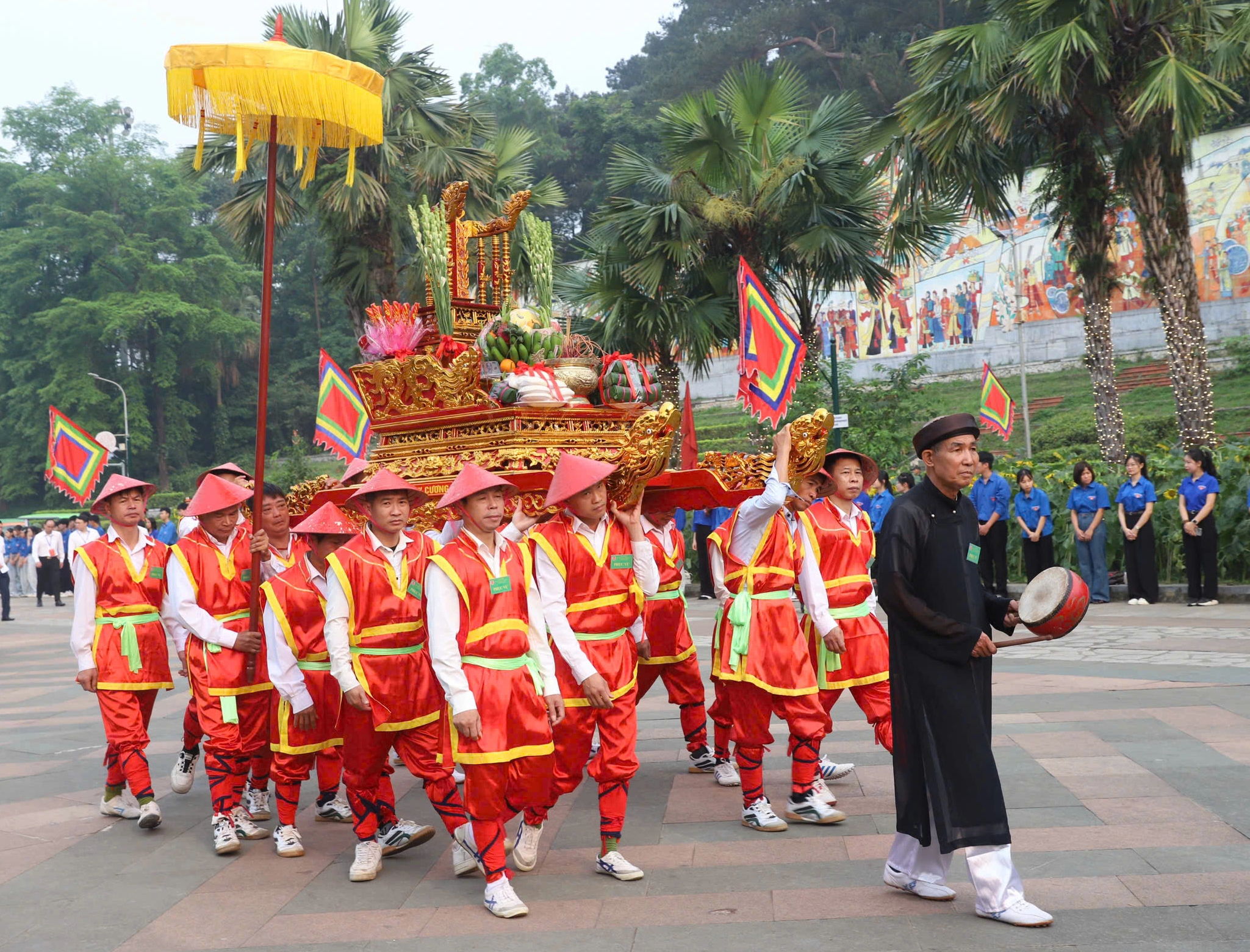 Tổng Bí thư, Chủ tịch nước Tô Lâm dâng hương tưởng nhớ các vua Hùng- Ảnh 3.