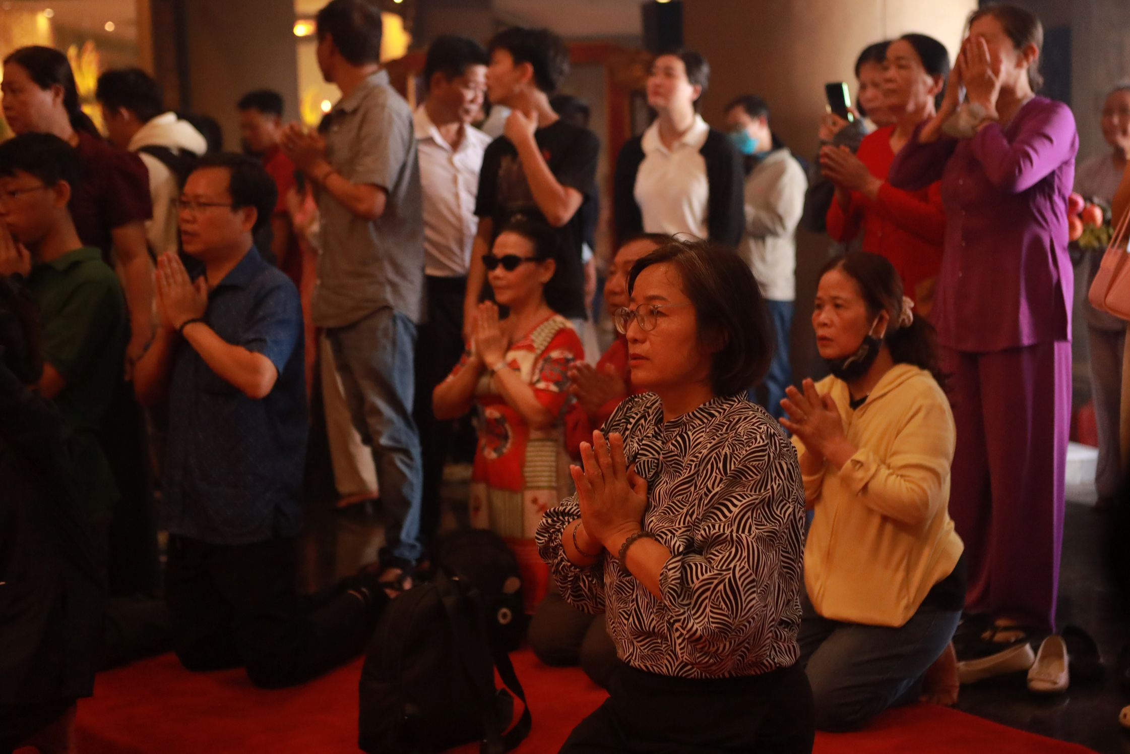 Chen ch&uacute;c d&acirc;ng hương ở Đền tưởng niệm c&aacute;c Vua H&ugrave;ng dịp giỗ tổ H&ugrave;ng Vương - Ảnh 7.