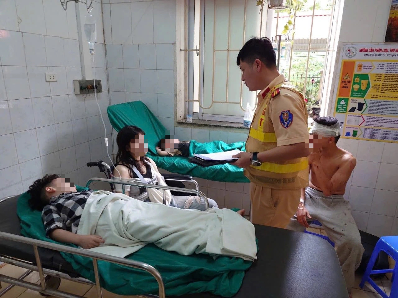 Sơn La: Xe khách lao xuống vực khiến 7 người thương vong- Ảnh 4.