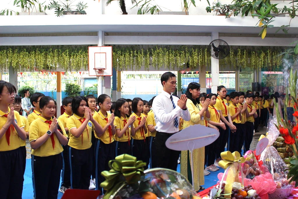 Bồi đắp l&ograve;ng y&ecirc;u nước cho học tr&ograve; từ những điều b&igrave;nh dị - Ảnh 1.