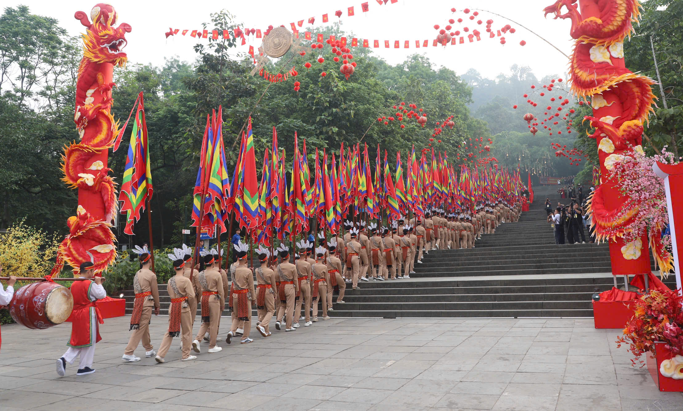 Tổng B&iacute; thư, Chủ tịch nước T&ocirc; L&acirc;m d&acirc;ng hương tưởng nhớ c&aacute;c vua H&ugrave;ng- Ảnh 5.
