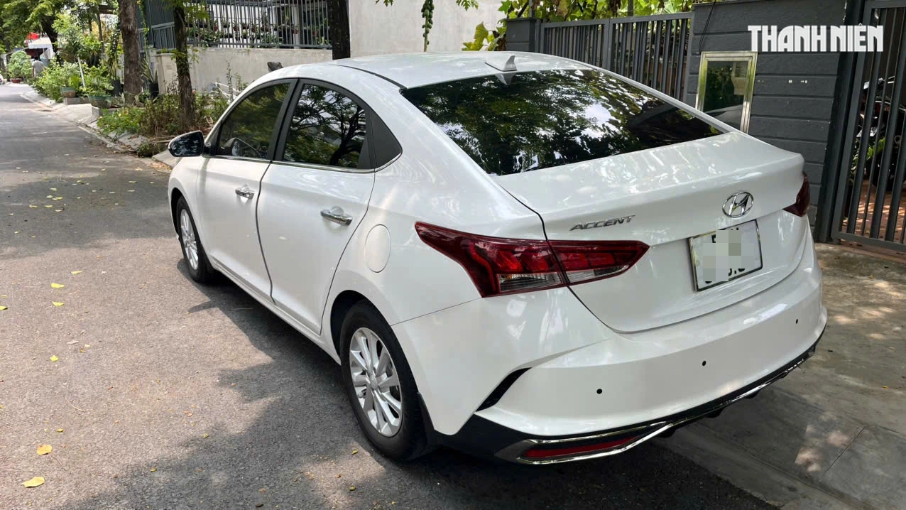 Vì sao xe sedan không có cần gạt mưa kính sau? - Ảnh 4.