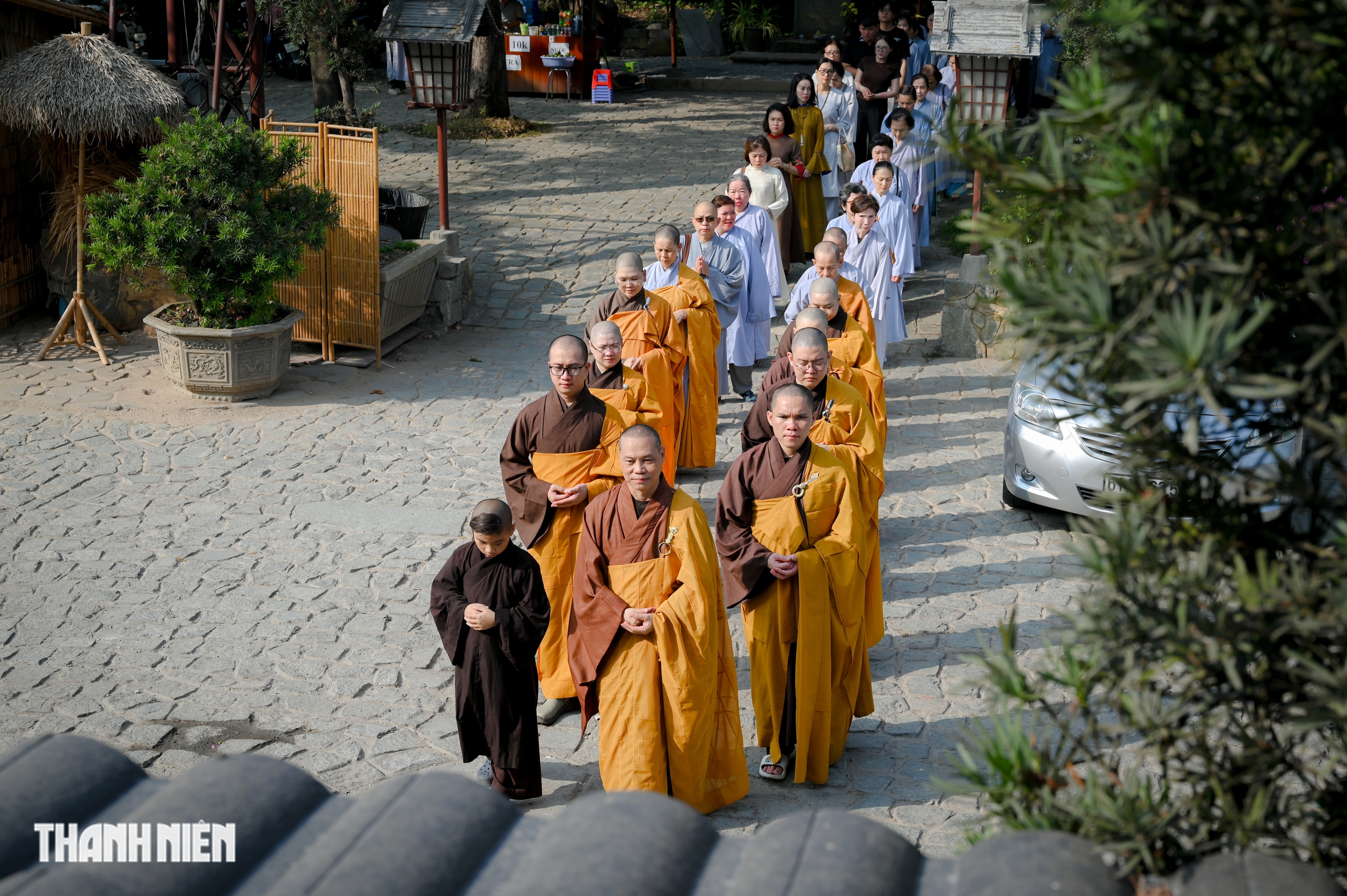 Giỗ tổ H&ugrave;ng Vương: Người d&acirc;n TP.HCM đi ch&ugrave;a, học c&aacute;ch 'quay về với ch&iacute;nh m&igrave;nh'- Ảnh 5.