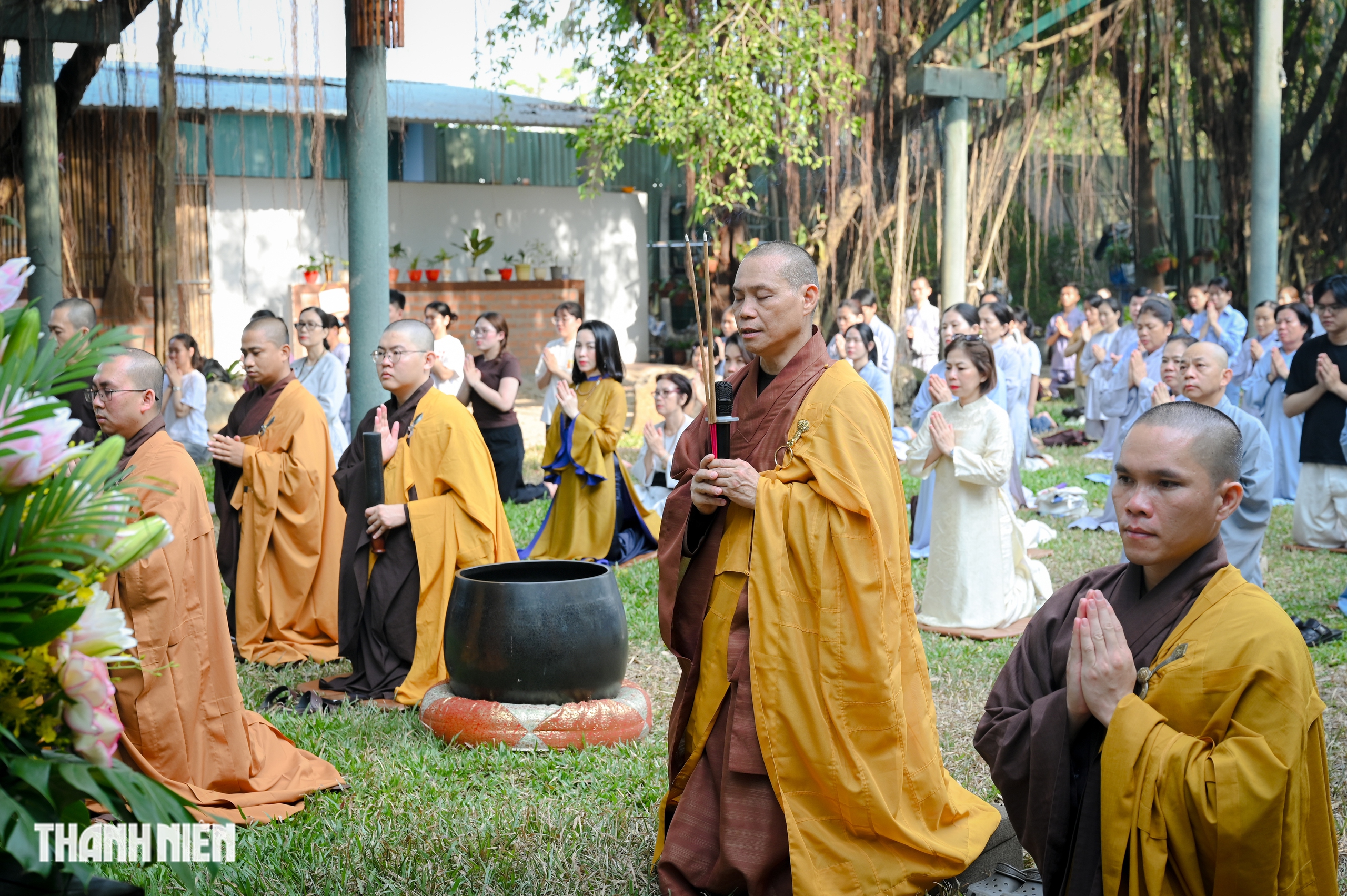 Giỗ tổ H&ugrave;ng Vương: Người d&acirc;n TP.HCM đi ch&ugrave;a, học c&aacute;ch 'quay về với ch&iacute;nh m&igrave;nh'- Ảnh 4.